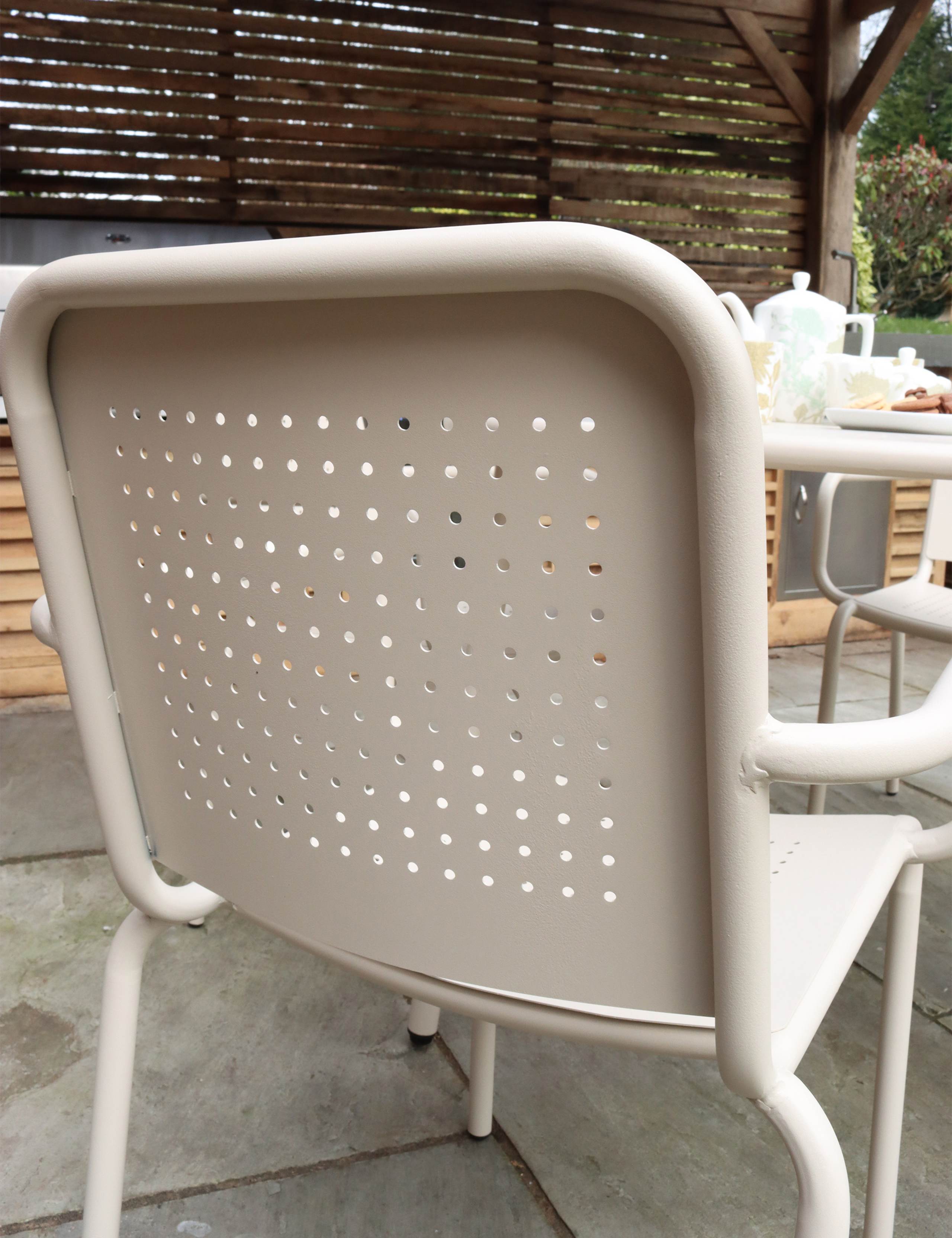 Porto 4 Seater Round Garden Table & Chairs 4 of 7