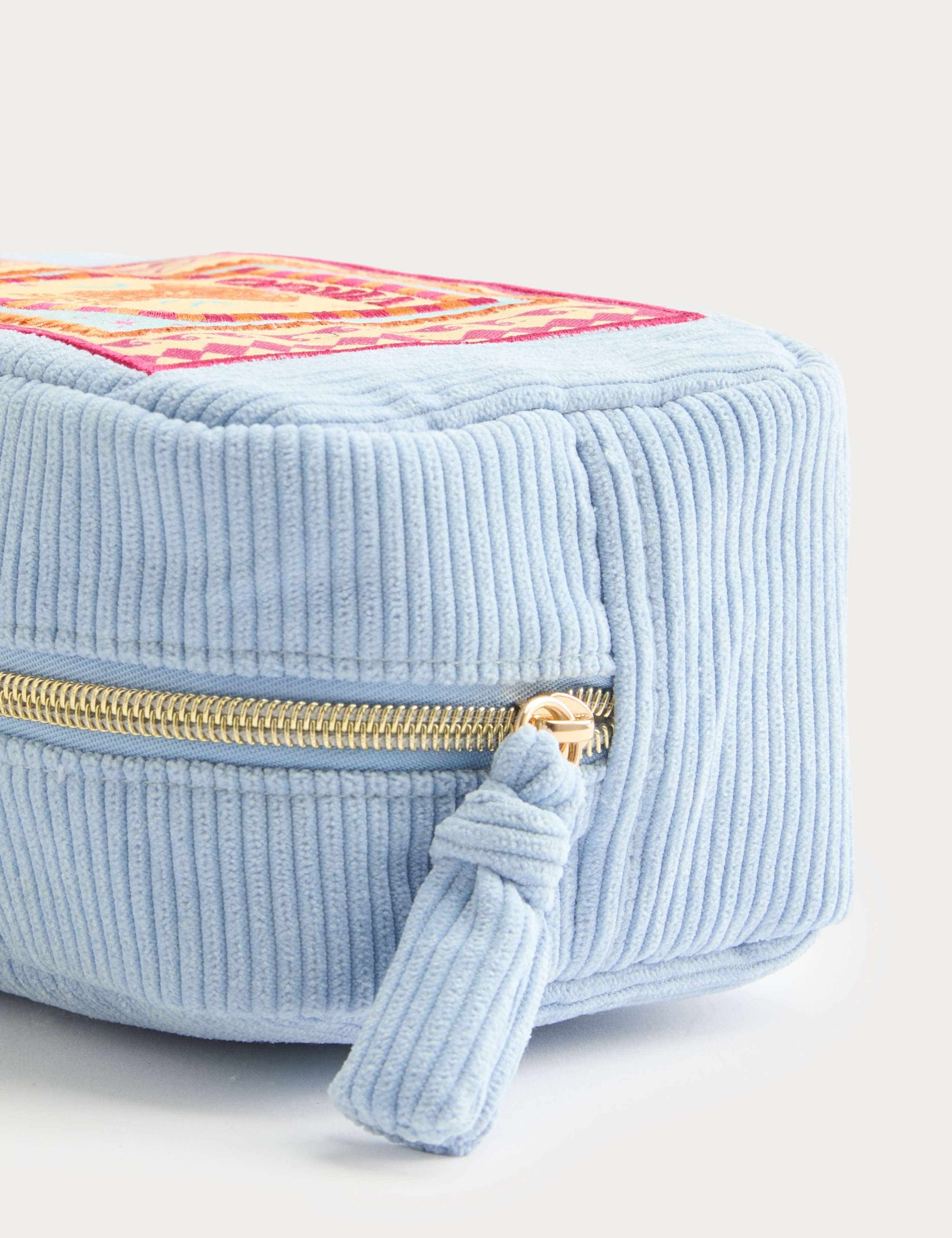 Virgo Toiletry Bag 3 of 3