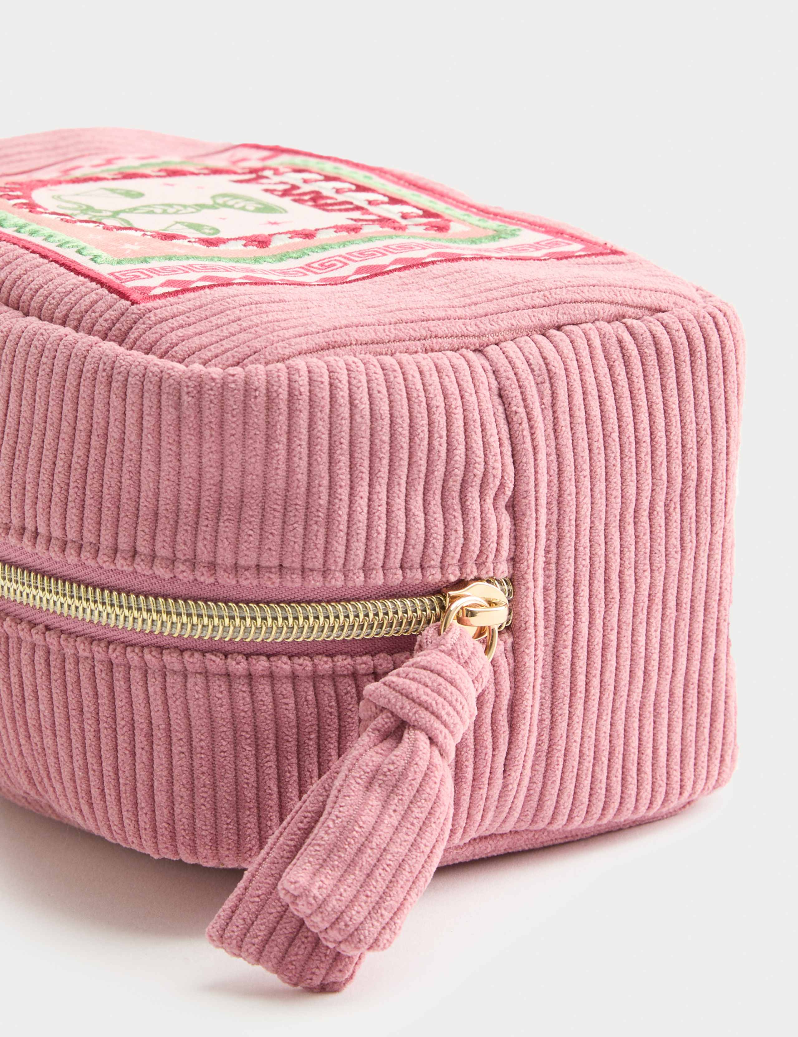 Libra Toiletry Bag 3 of 3