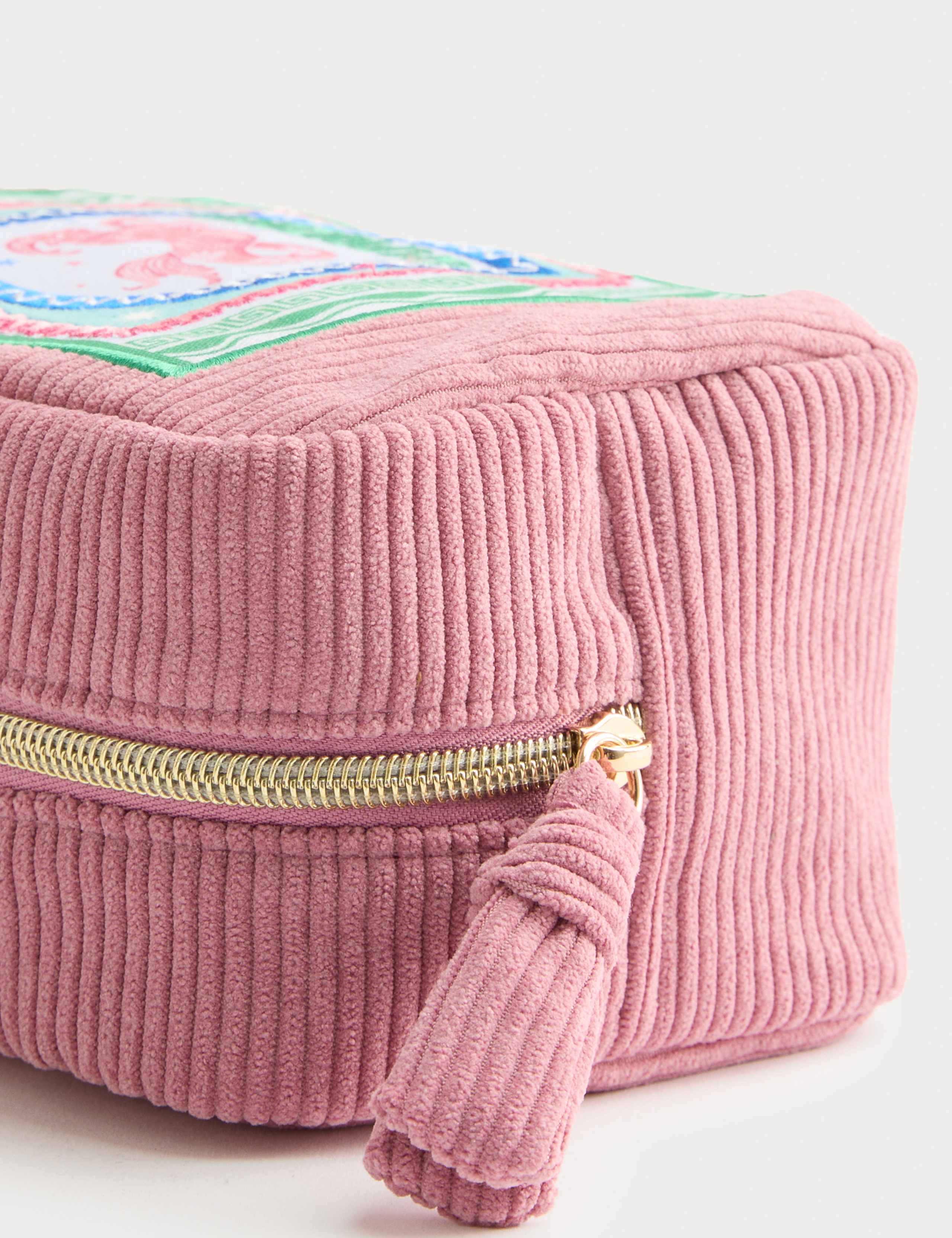 Capricorn Toiletry Bag 3 of 3