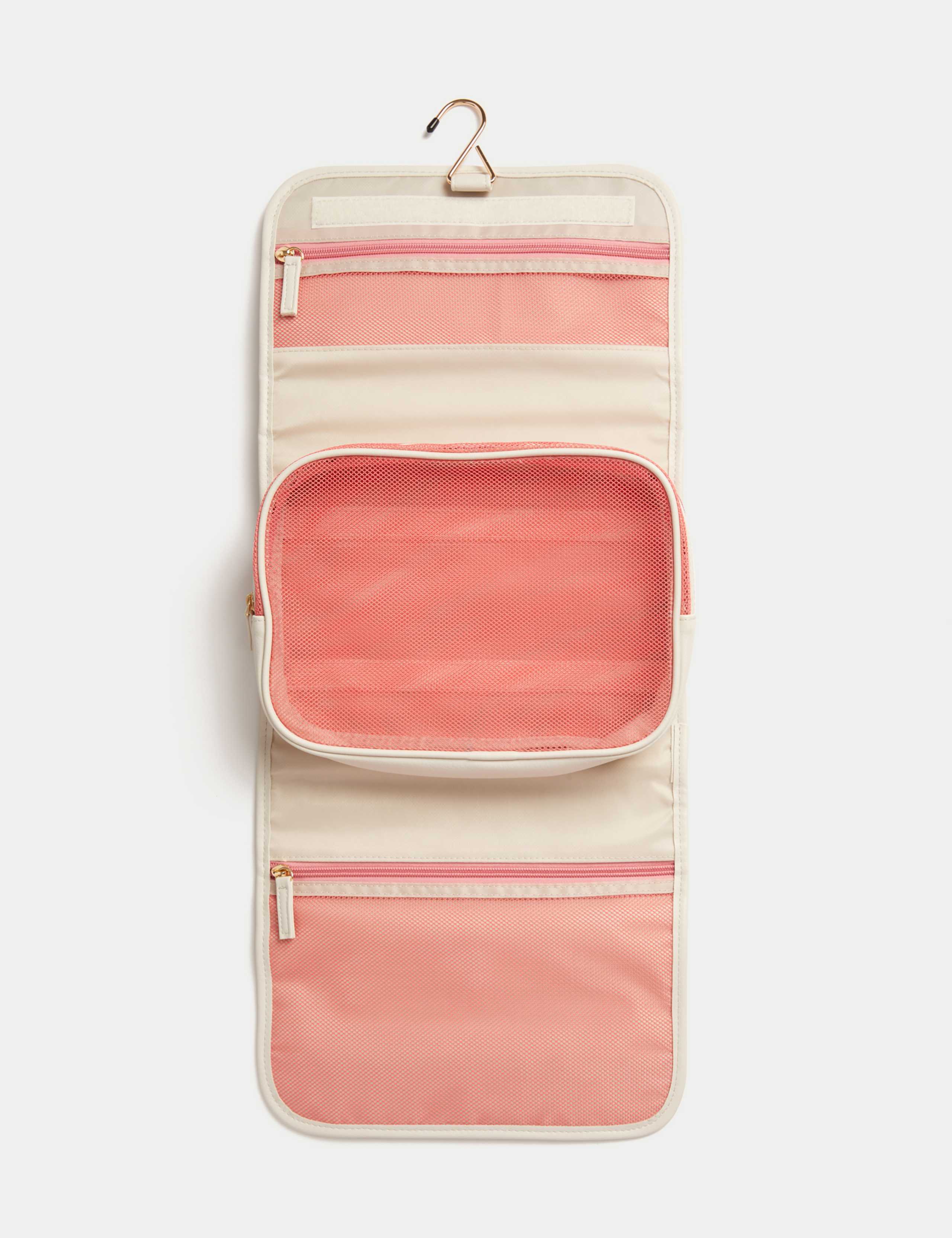 Hanging Wash Bag 3 of 4