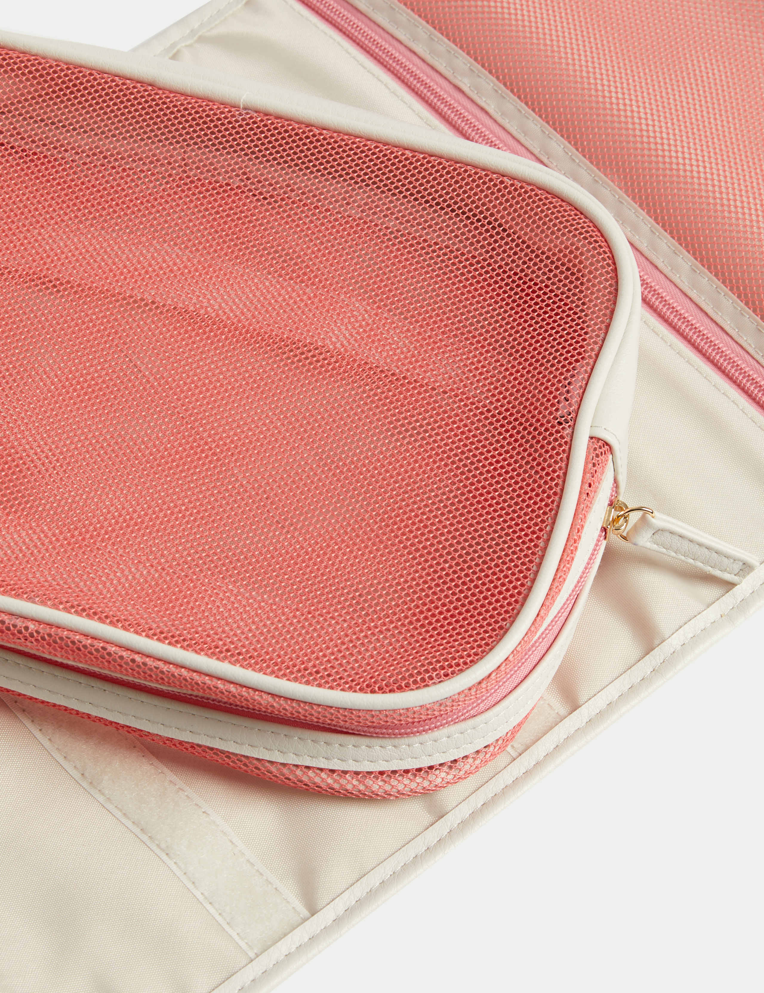 Hanging Wash Bag 4 of 4