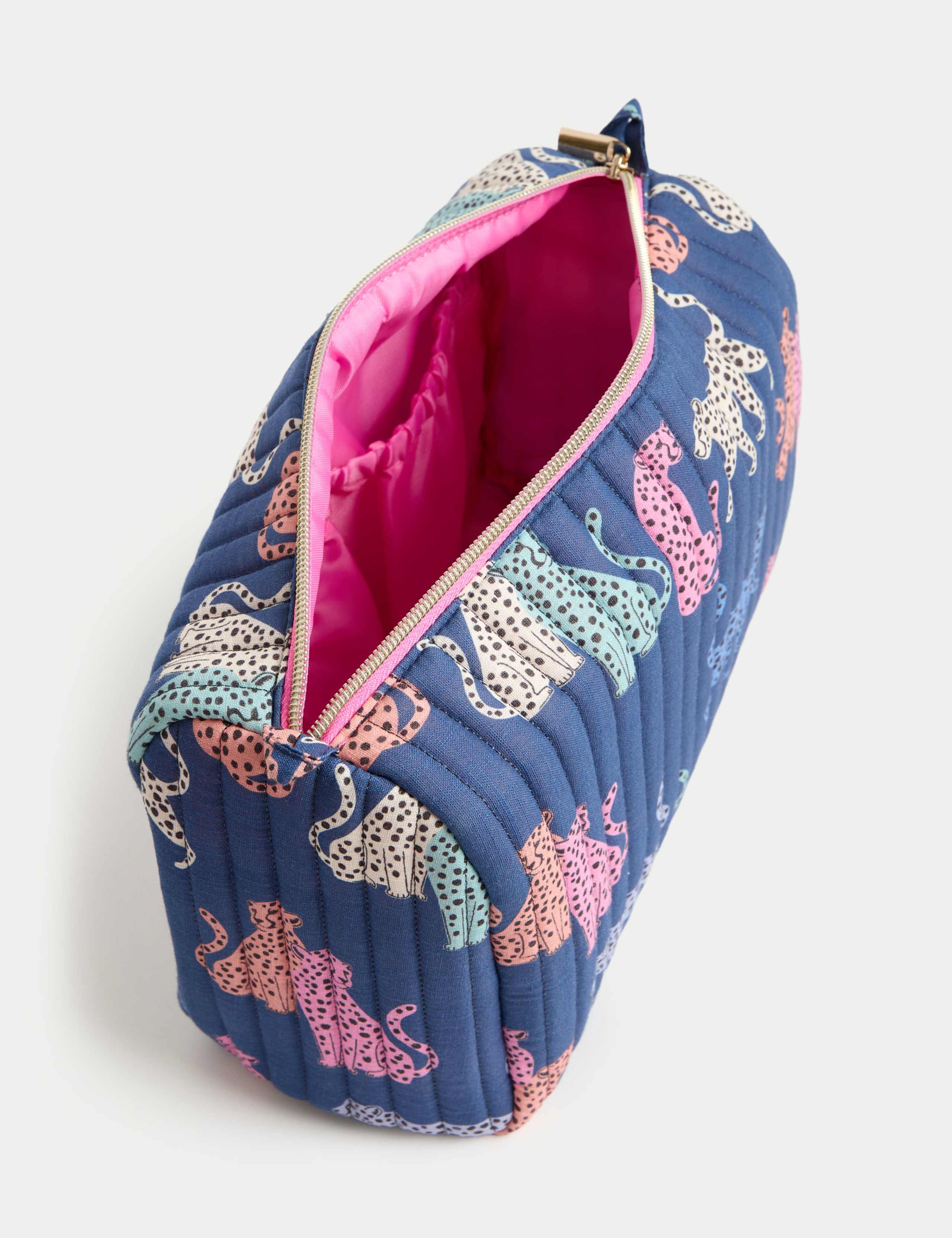 Large Quilted Wash Bag 2 of 3