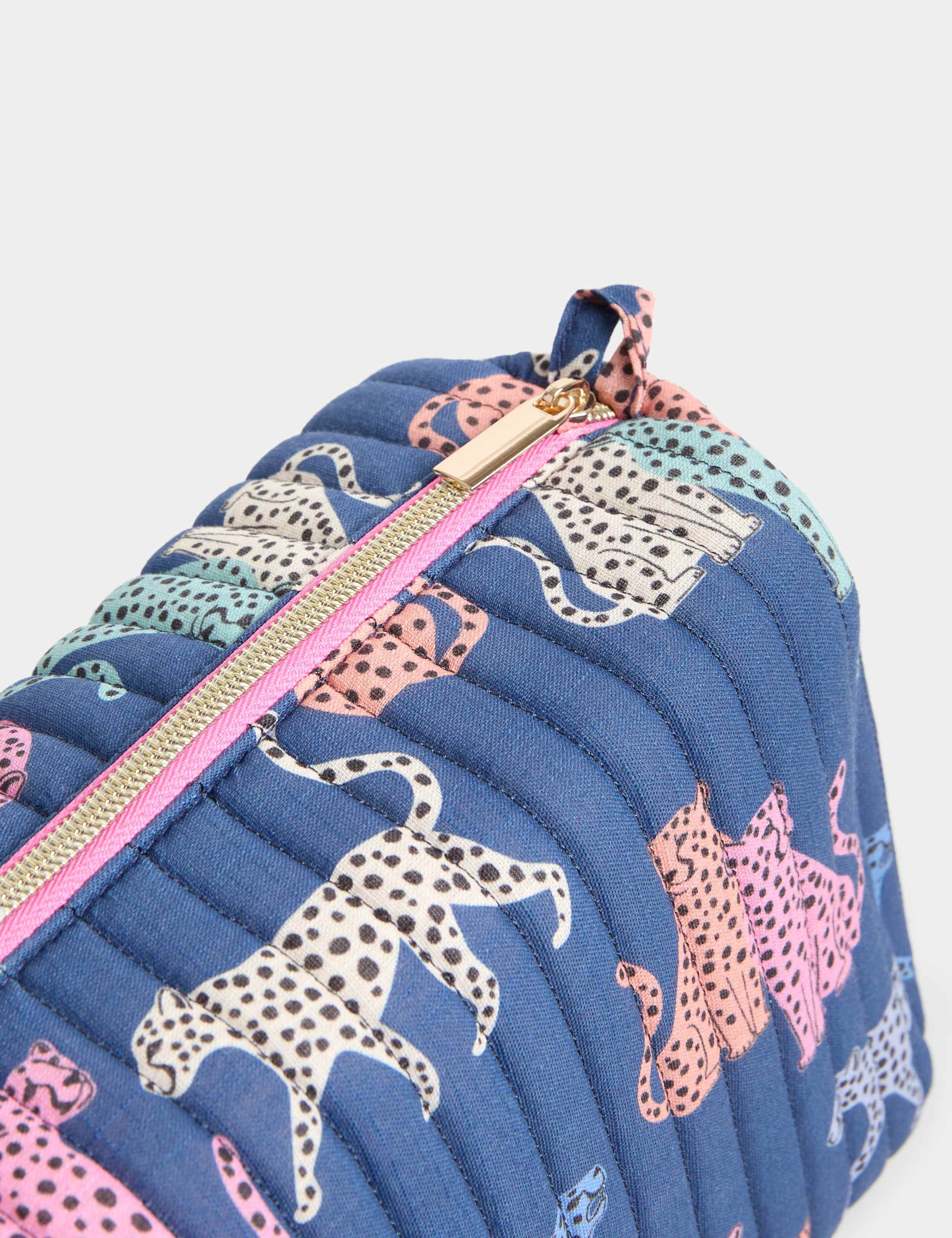 Large Quilted Wash Bag 3 of 3