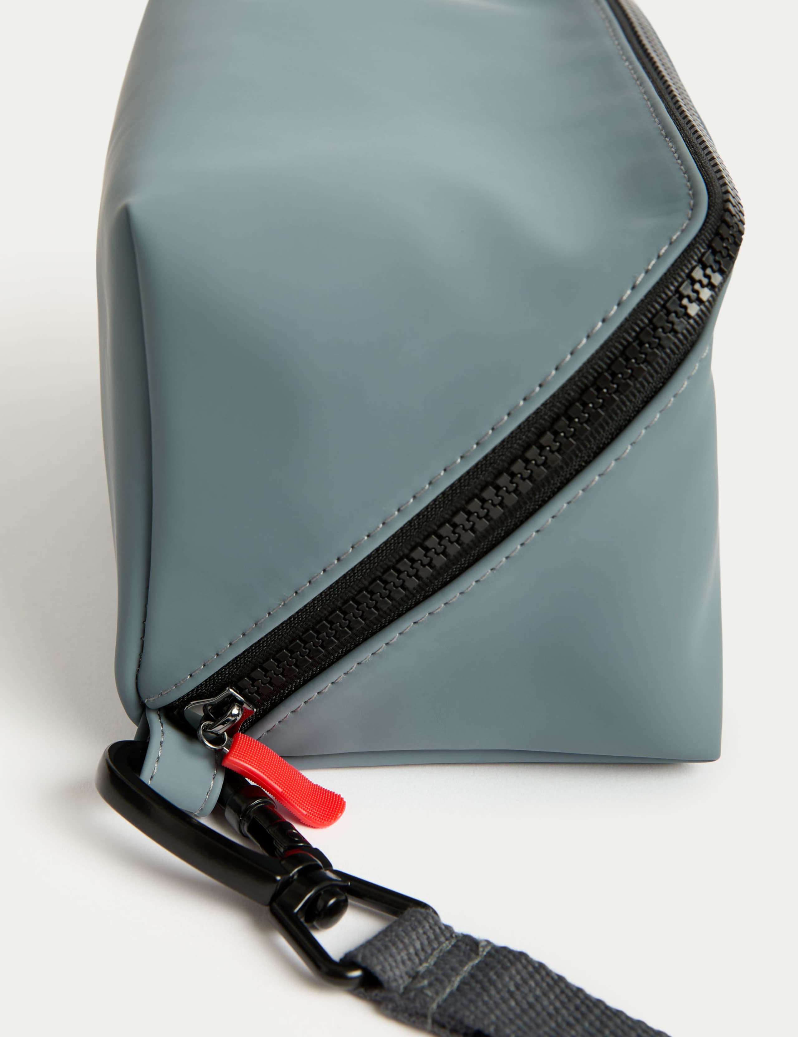 Wide Opening Travel Wash Bag 4 of 4