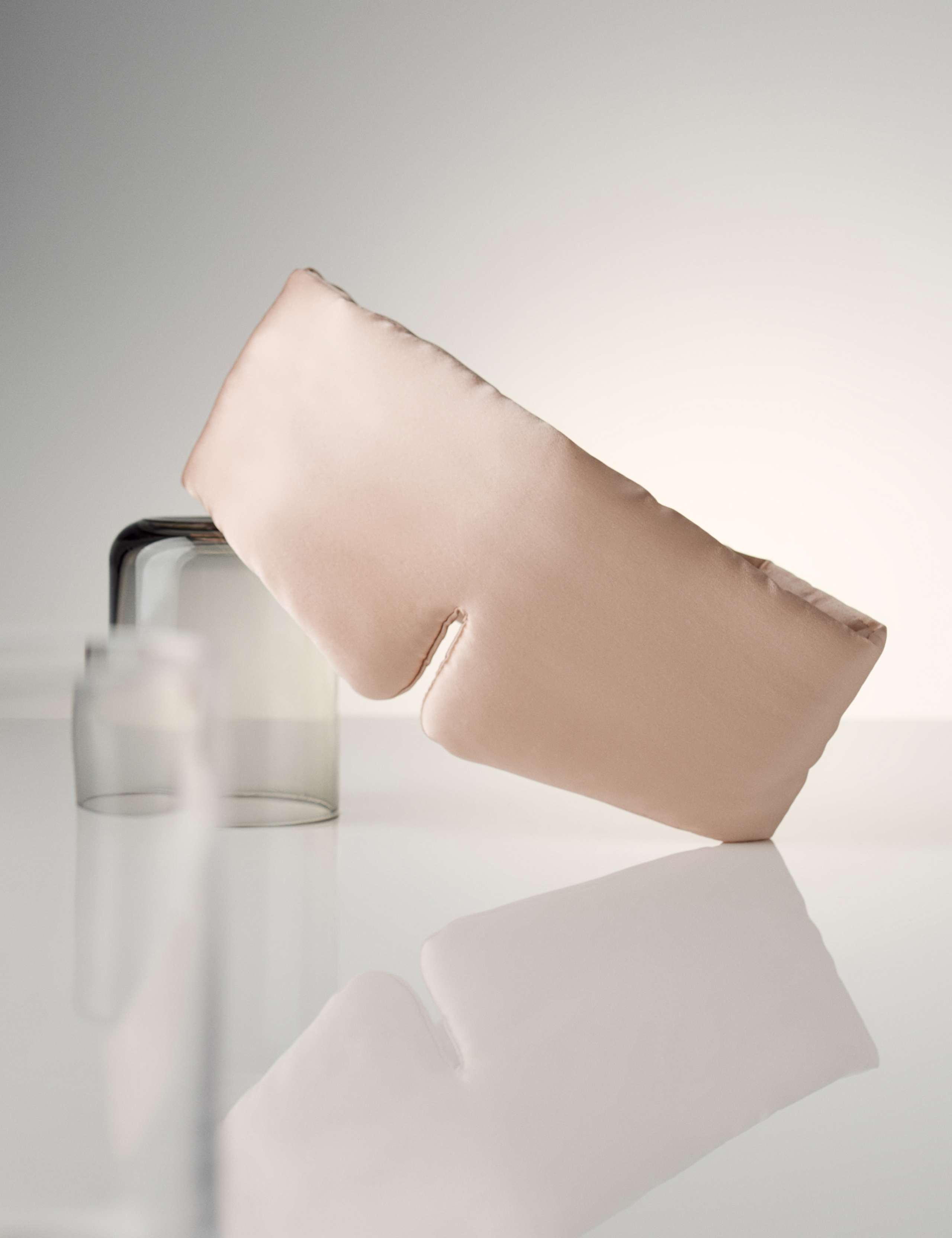 Ultimate Comfort Pure Mulberry Silk Eye Mask 1 of 4