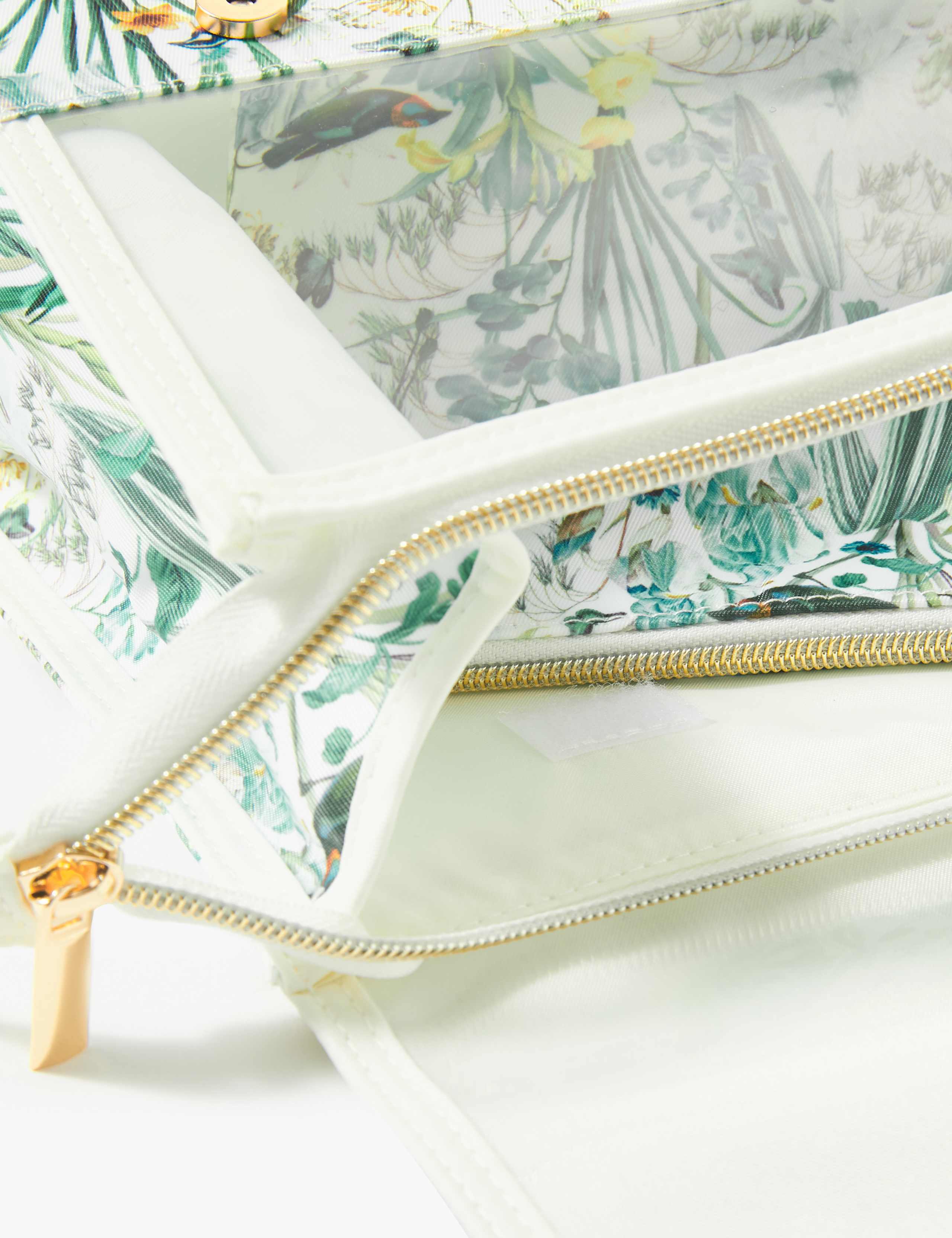 Hanging Toiletry Bag 4 of 4