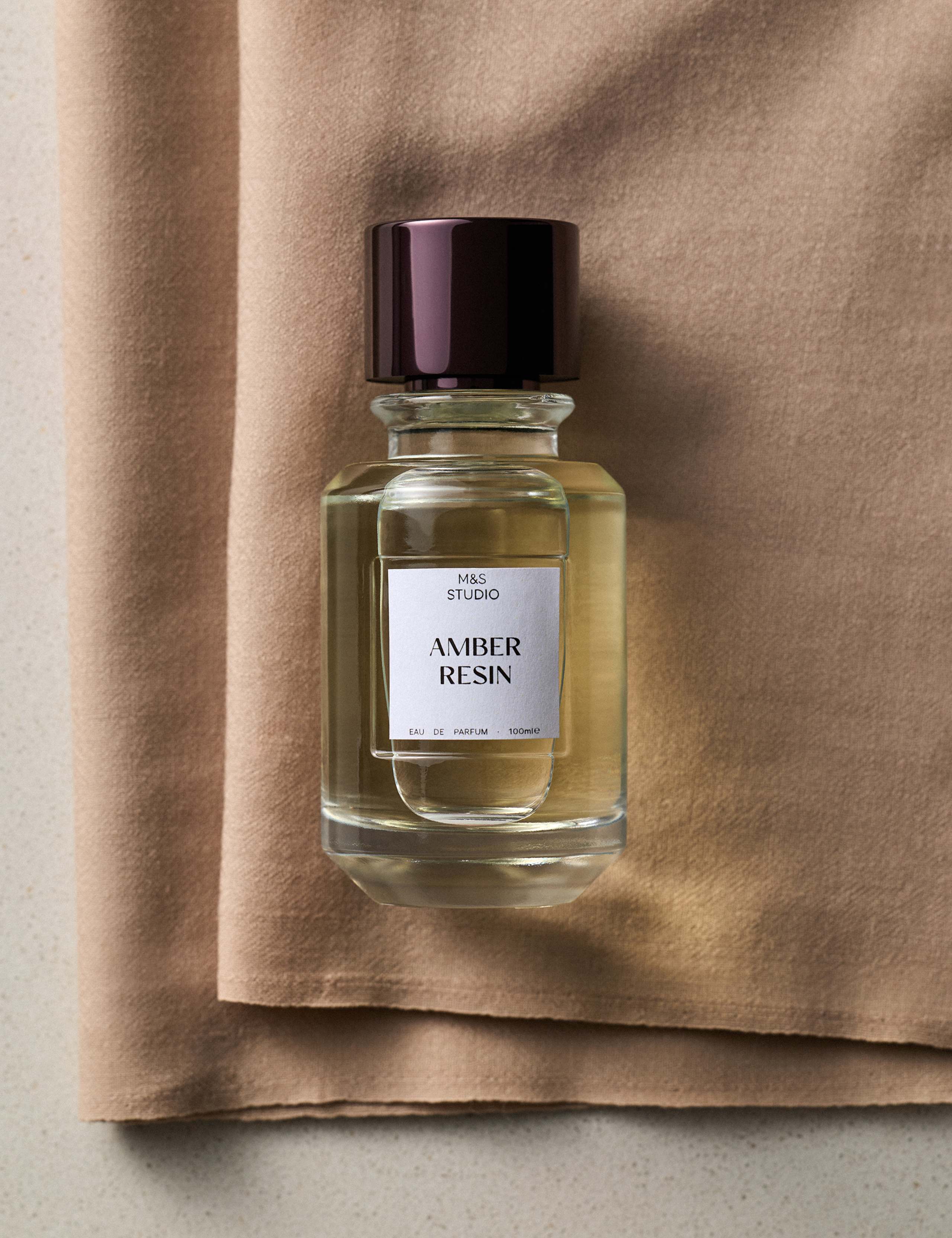Amber Resin Body Spray 100ml 1 of 4