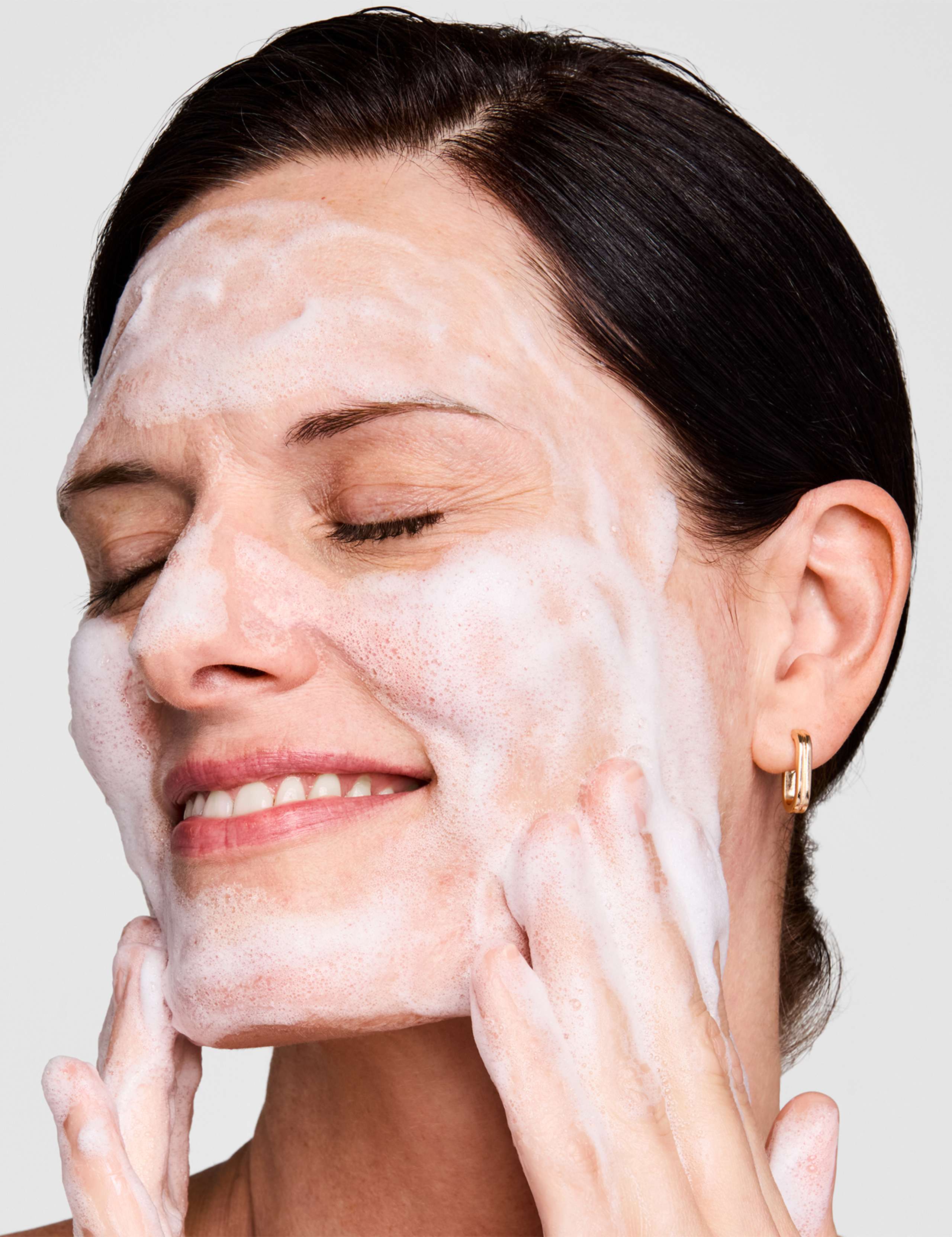 Perfectly Clean Multi-Action Foam Cleanser / Purifying Mask 150ml 3 of 4