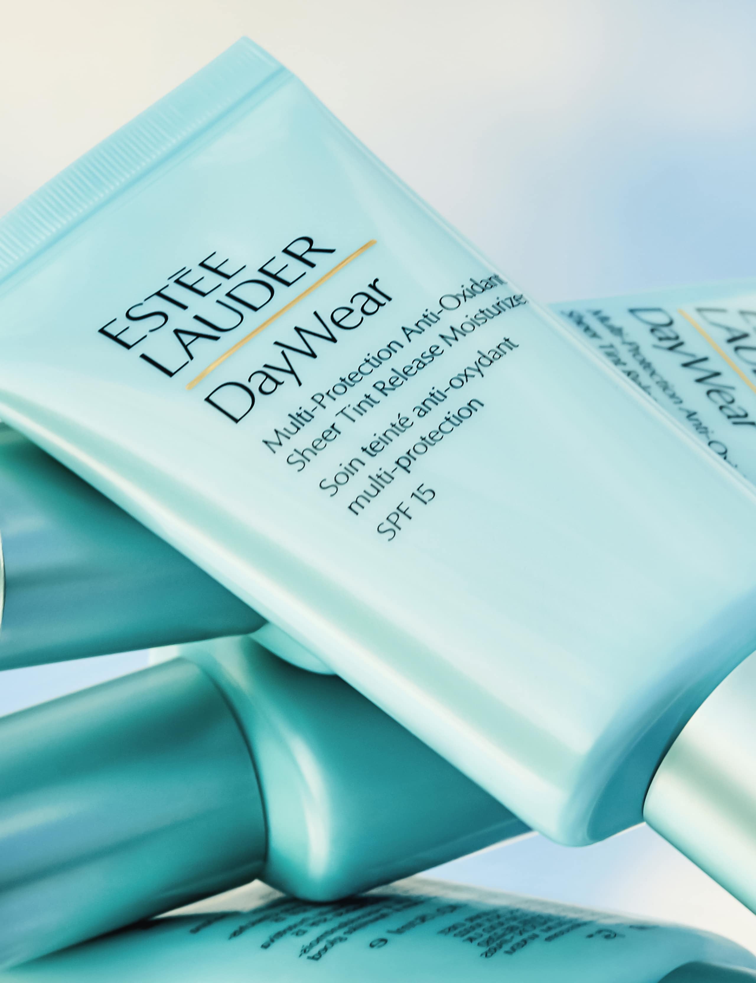 DayWear Multi-Protection Anti-Oxidant Sheer Tinted Moisturiser SPF 15 Travel Size 15ml 4 of 4