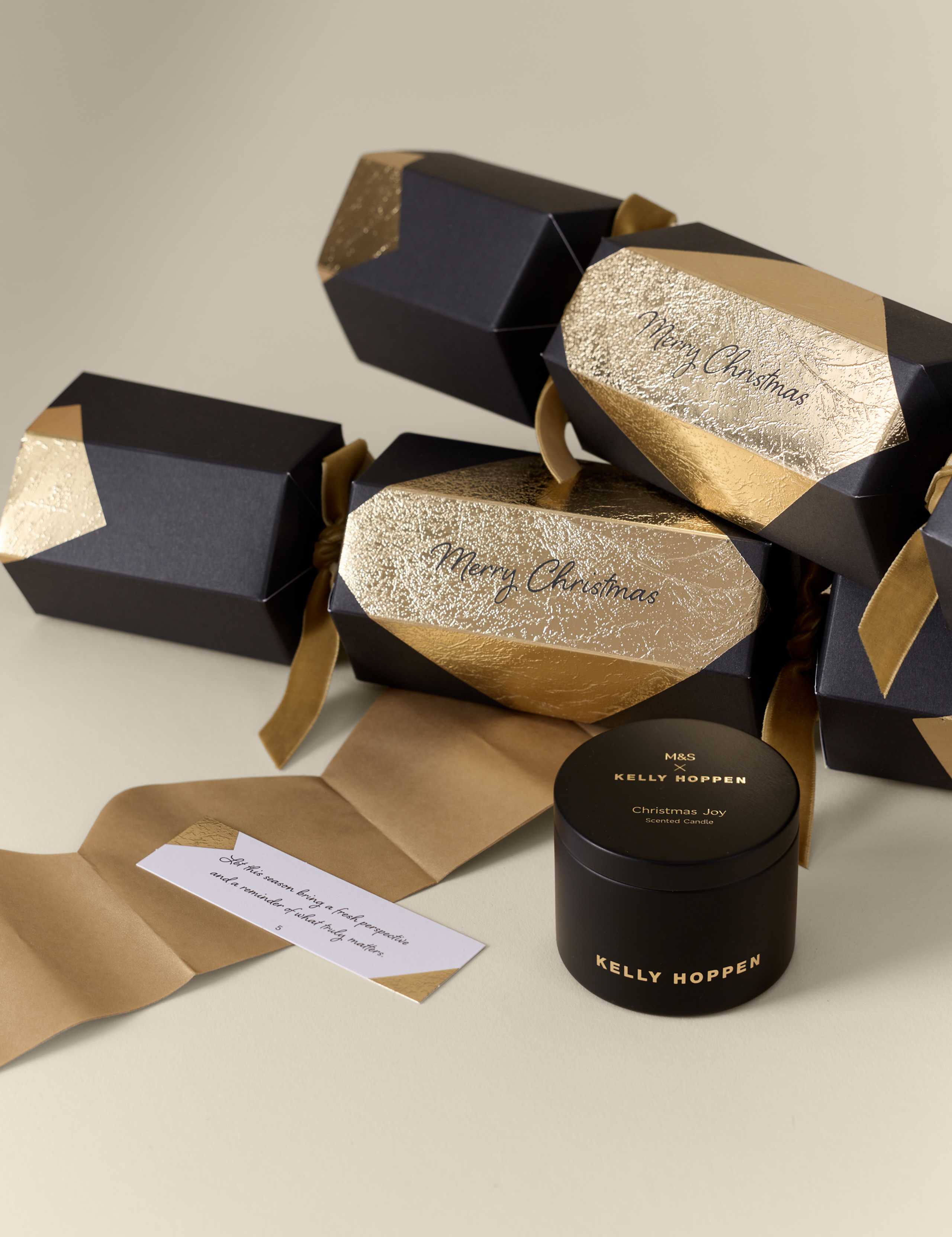 6 Christmas Crackers 4 of 6