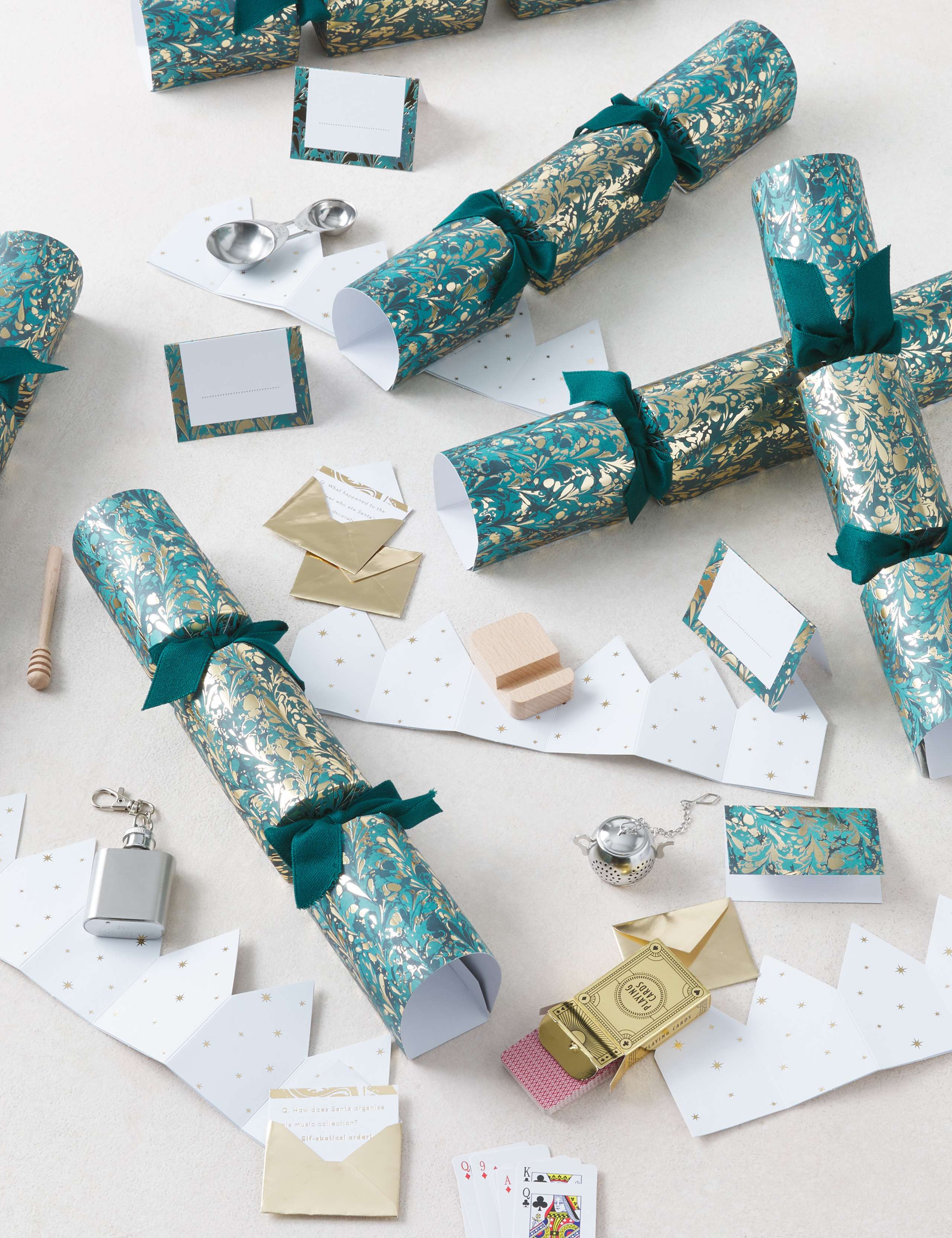 Connoisseur Opulence Christmas Crackers - Pack of 6 in 1 Design 2 of 4