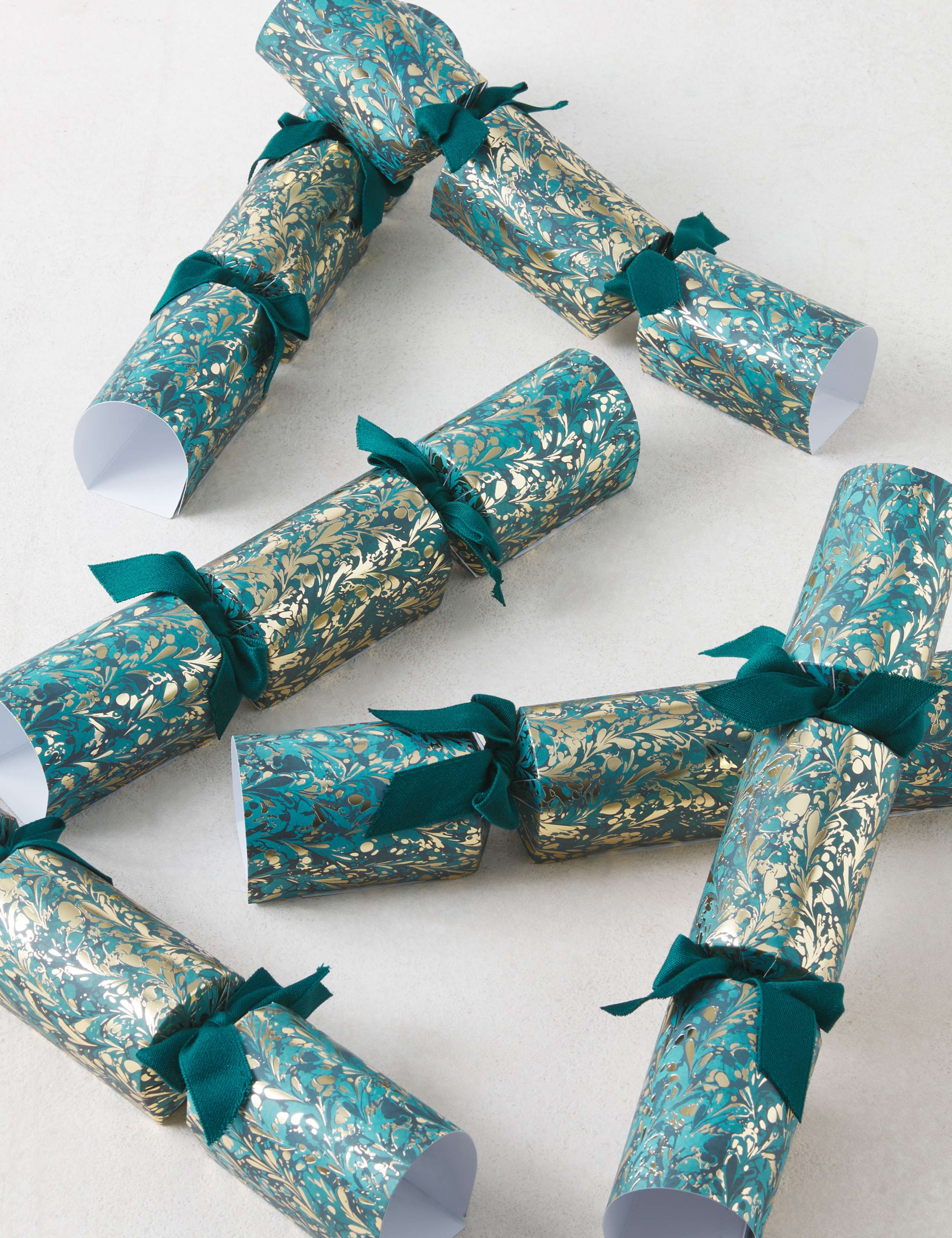 Connoisseur Opulence Christmas Crackers - Pack of 6 in 1 Design 3 of 4