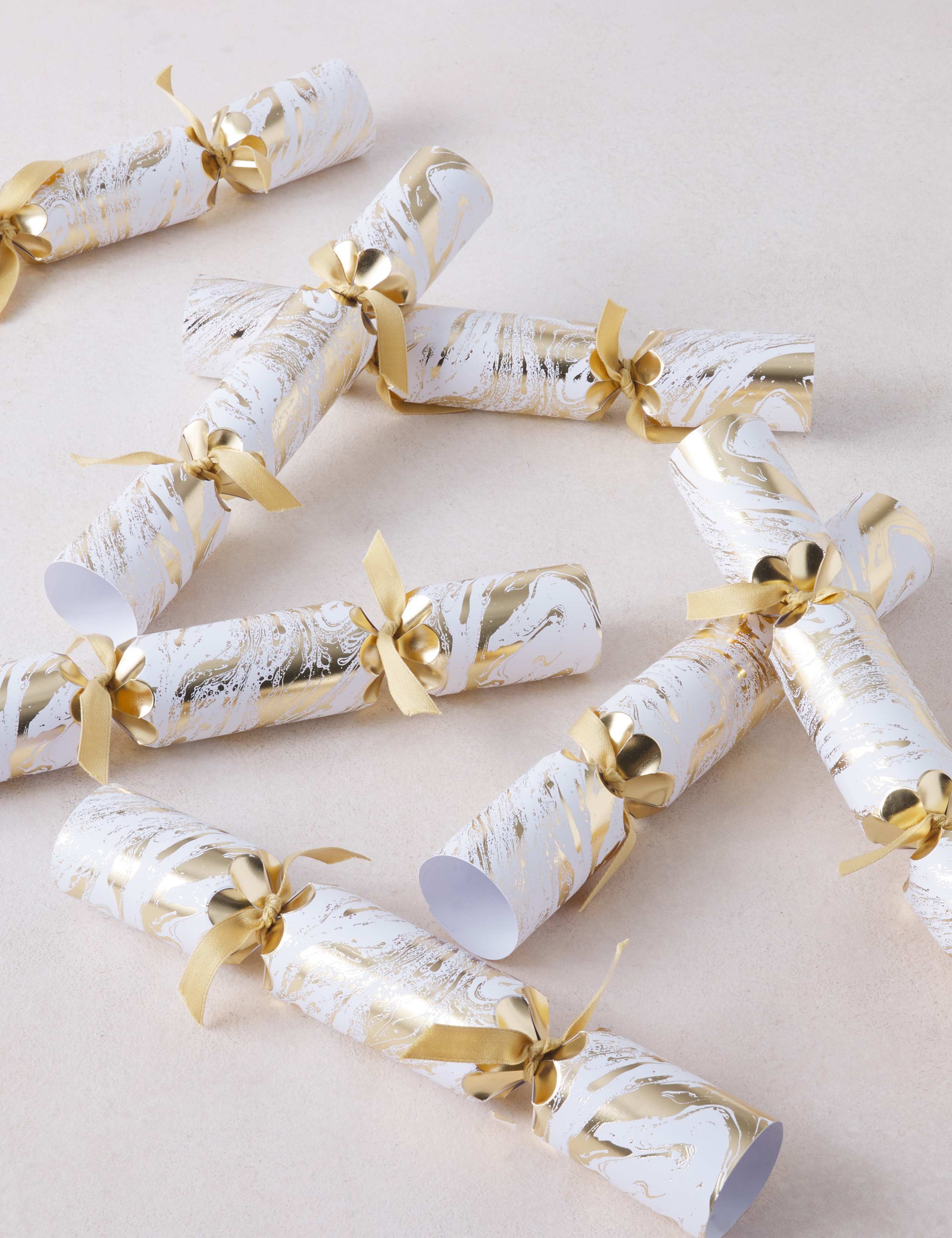 Luxury Marbled Opulence Crackers - Pack of 8 in 1 Design 3 of 4