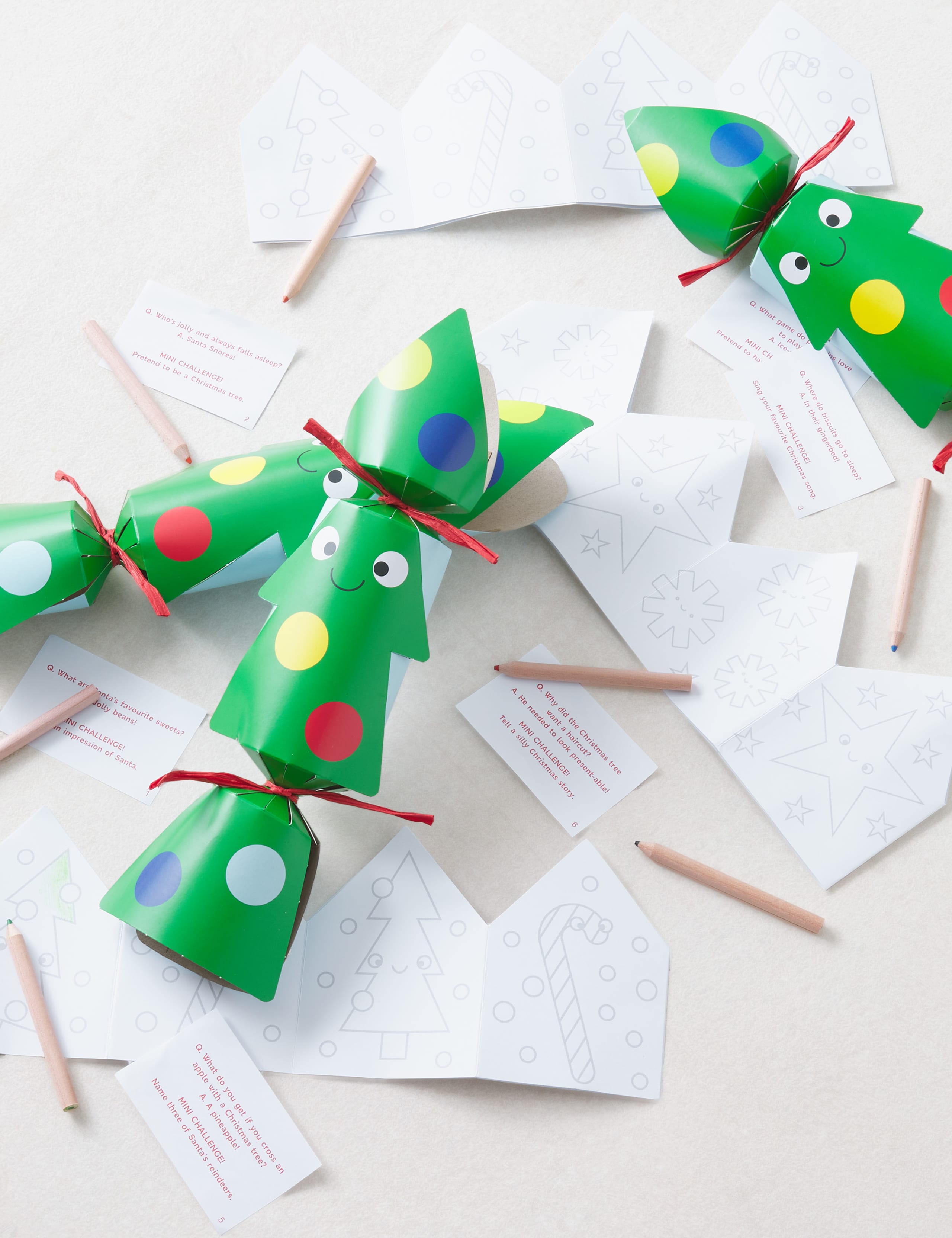 Kids' Christmas Crackers - Pack of 6 in 1 Design 2 of 4