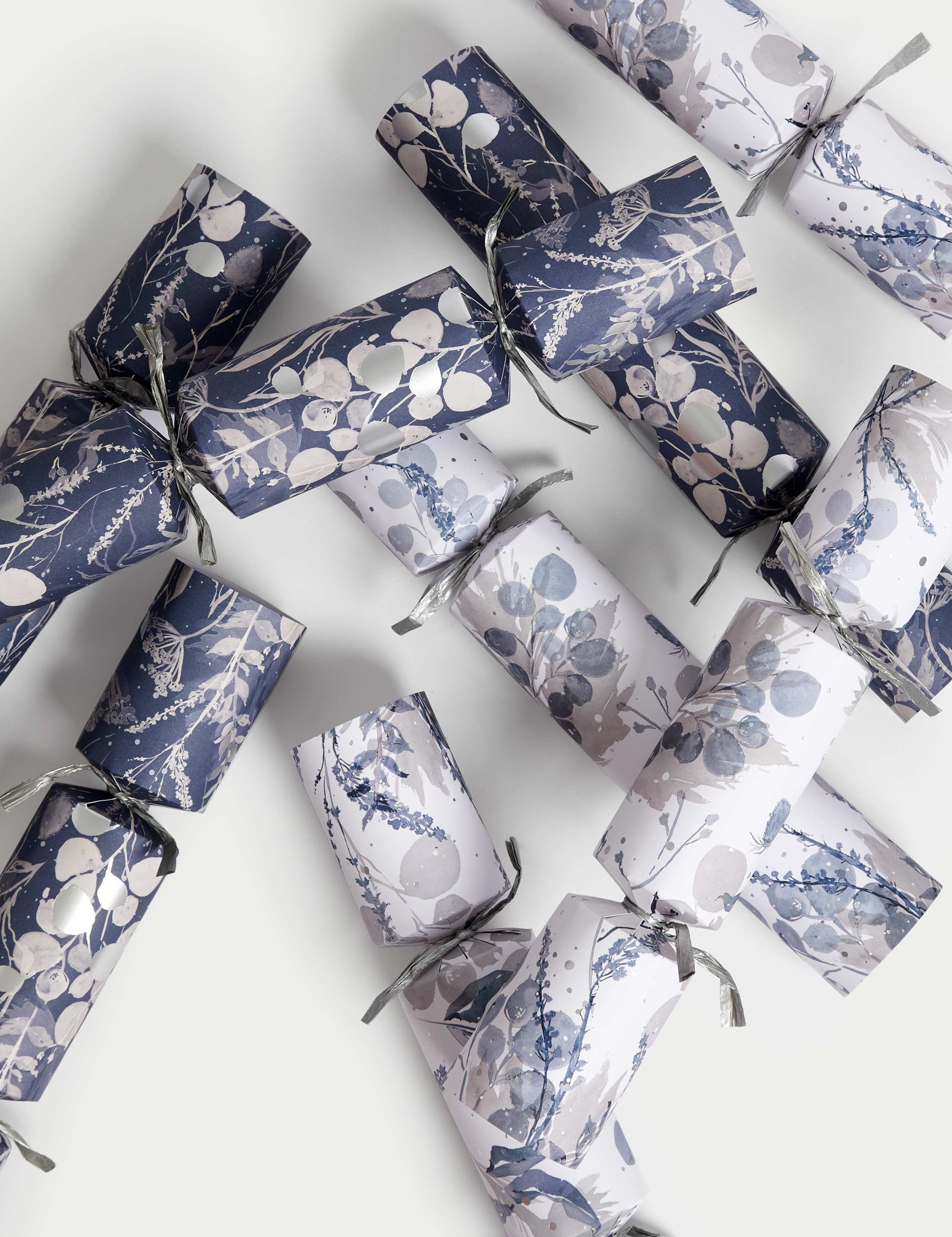 Luxury Christmas Crackers -  Foliage Designs 3 of 4