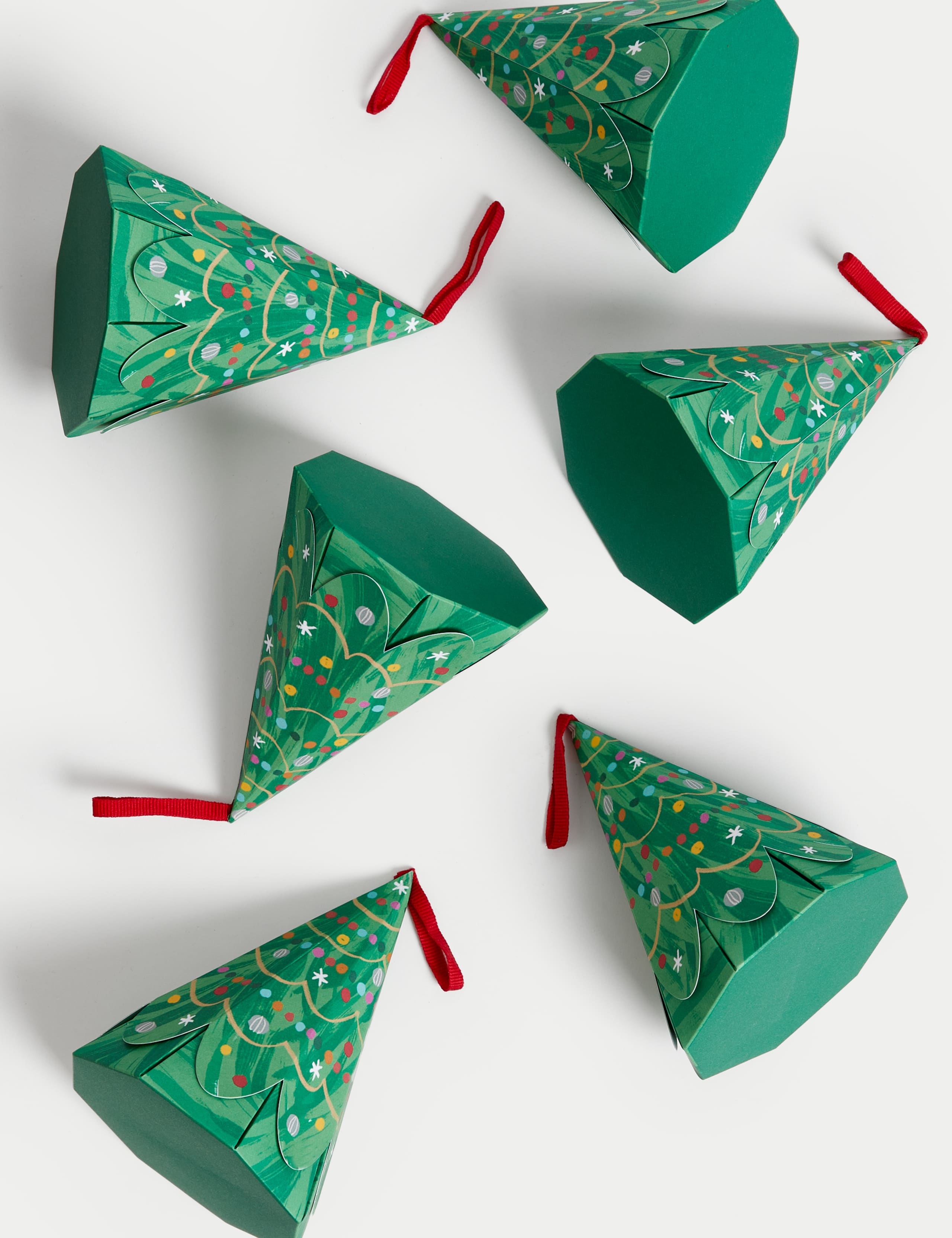Tree-Shaped Christmas Crackers 3 of 4