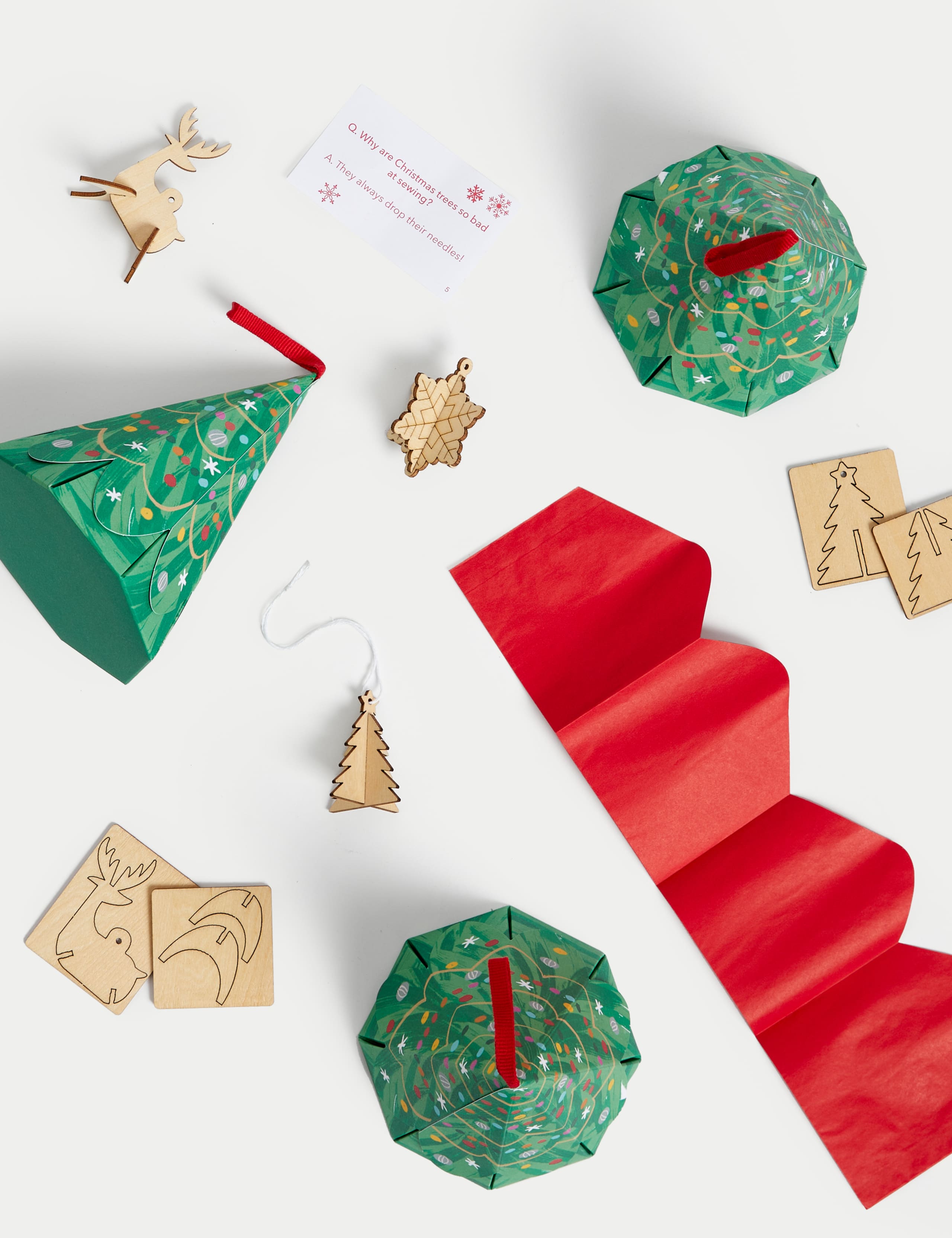 Tree-Shaped Christmas Crackers 2 of 4