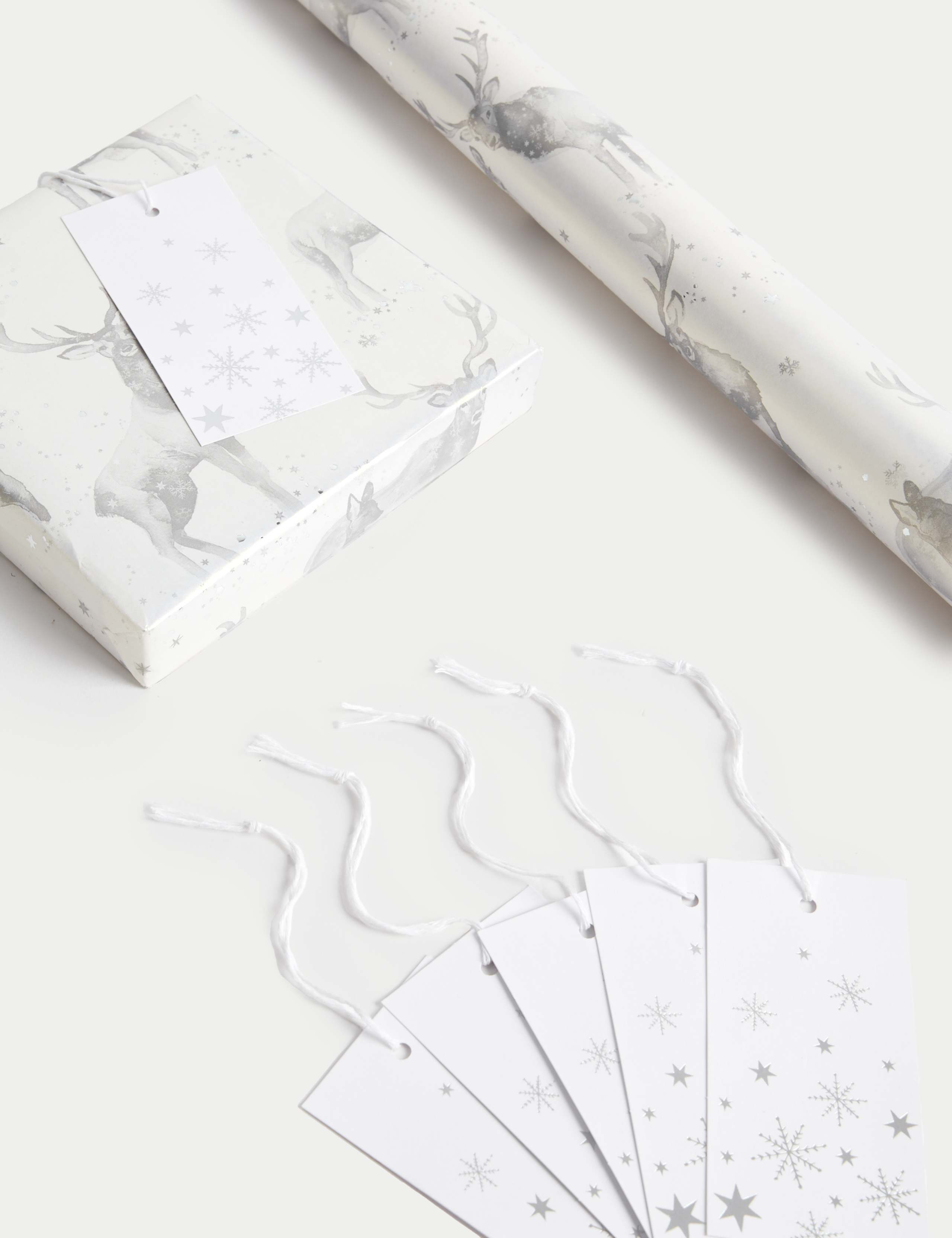 Luxury Silver Stag 3M Christmas Gift Wrap & 6 Gift Tags Pack 2 of 2