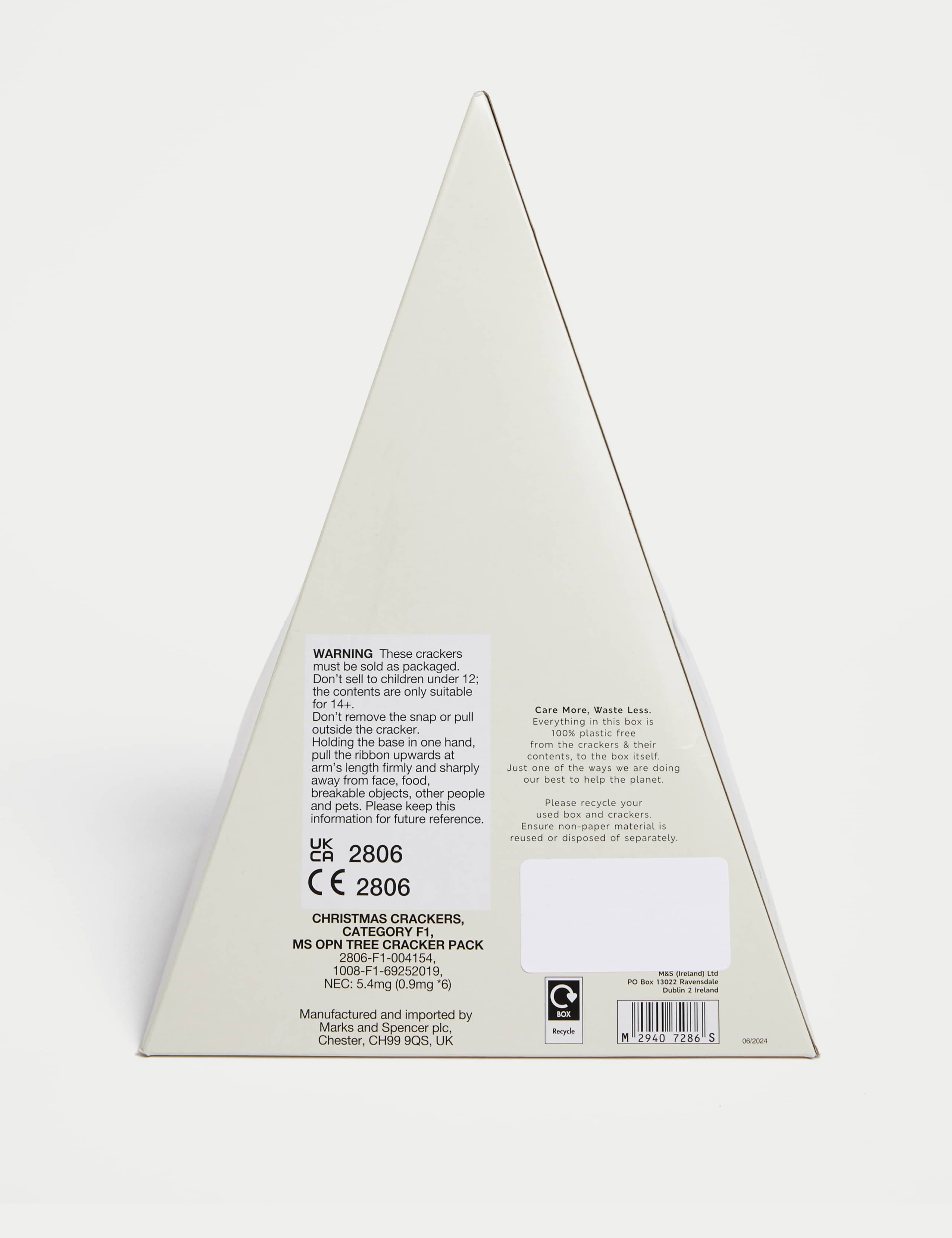 6 Festive Tree-Shaped Christmas Crackers 4 of 4