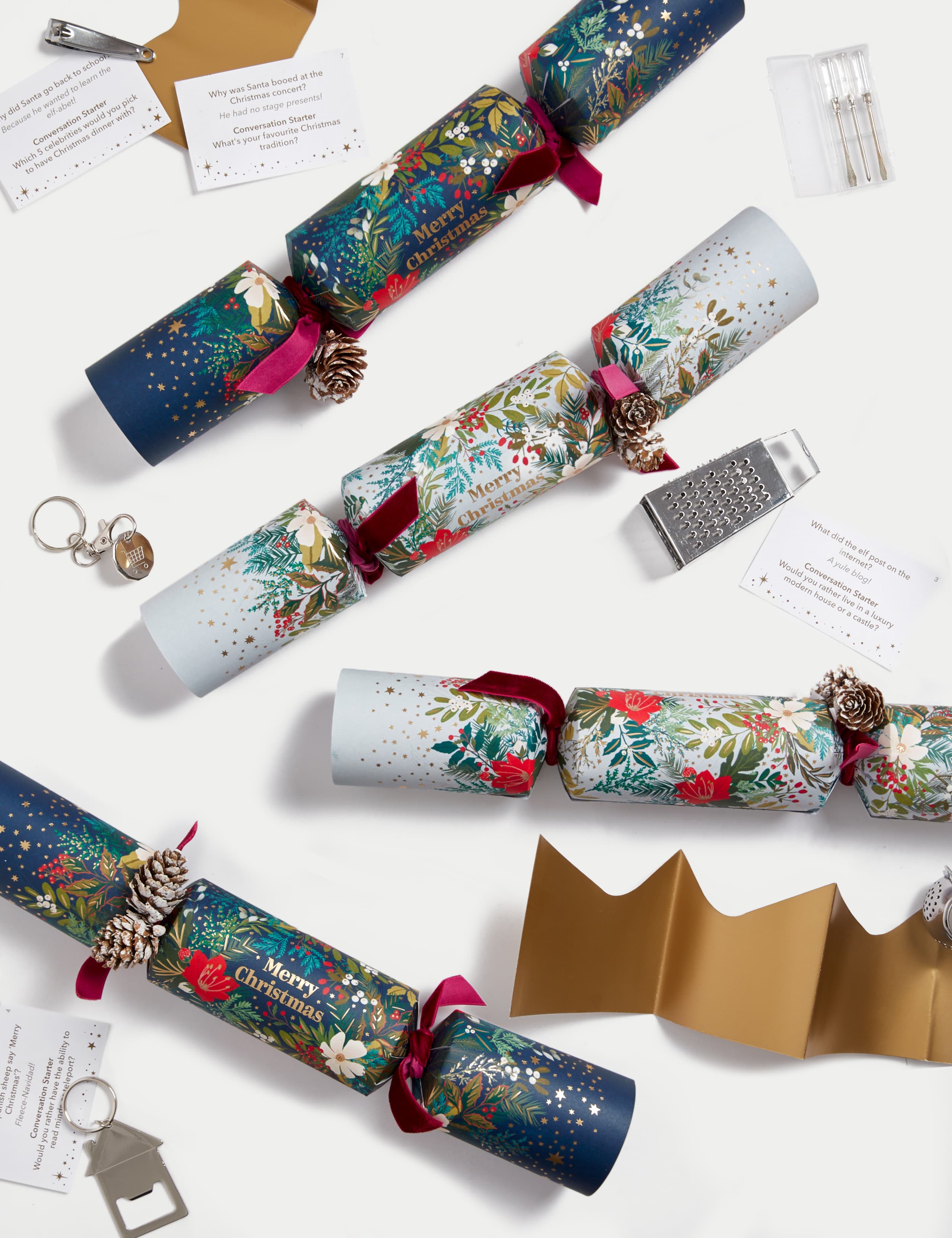 8 Luxury Christmas Crackers - Traditional Foliage Designs 2 of 4