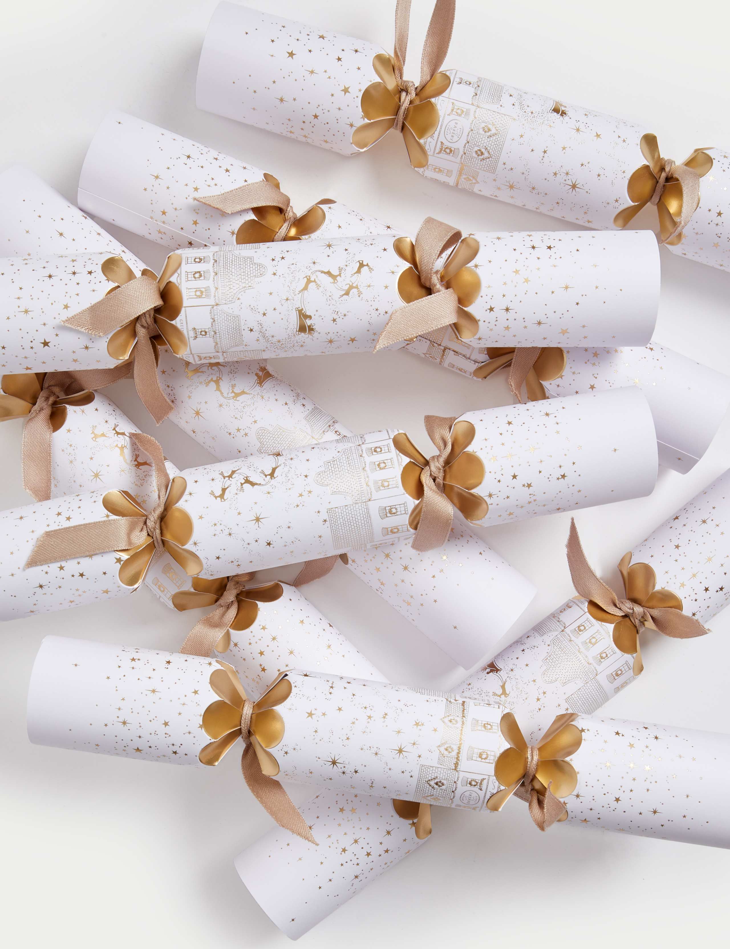8 Luxury Christmas Crackers - White & Gold Design 3 of 4