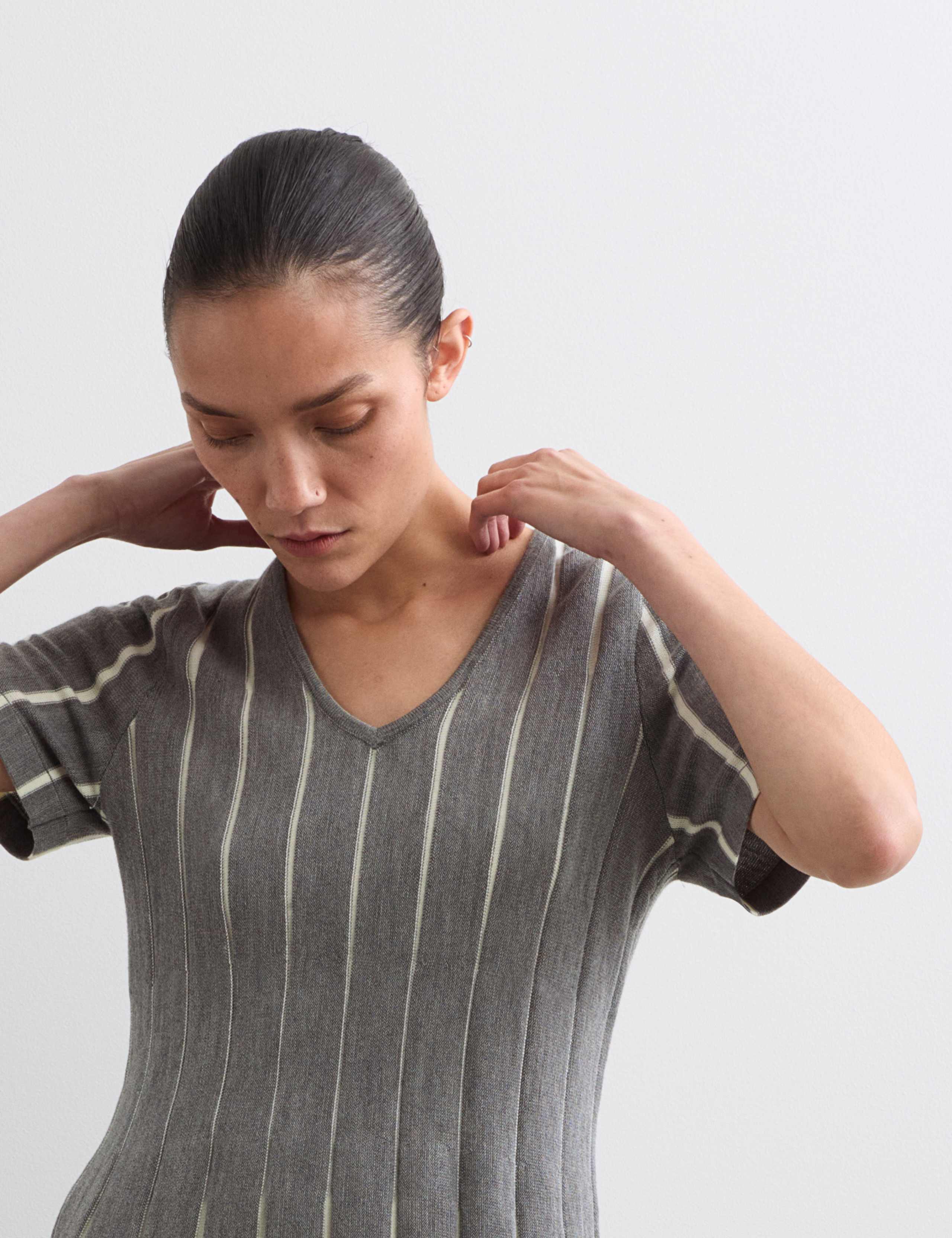 Merino Wool Rich V-Neck Pleated Knitted Top 3 of 6