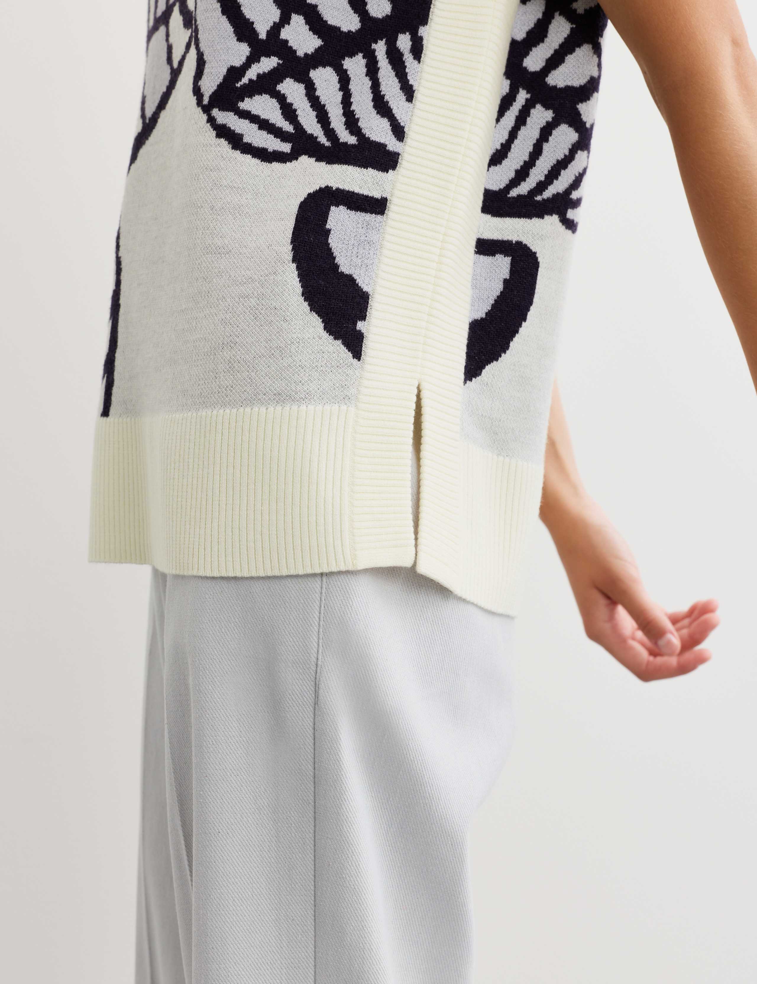 Merino Leaf Graphic Knitted Tank 4 of 8