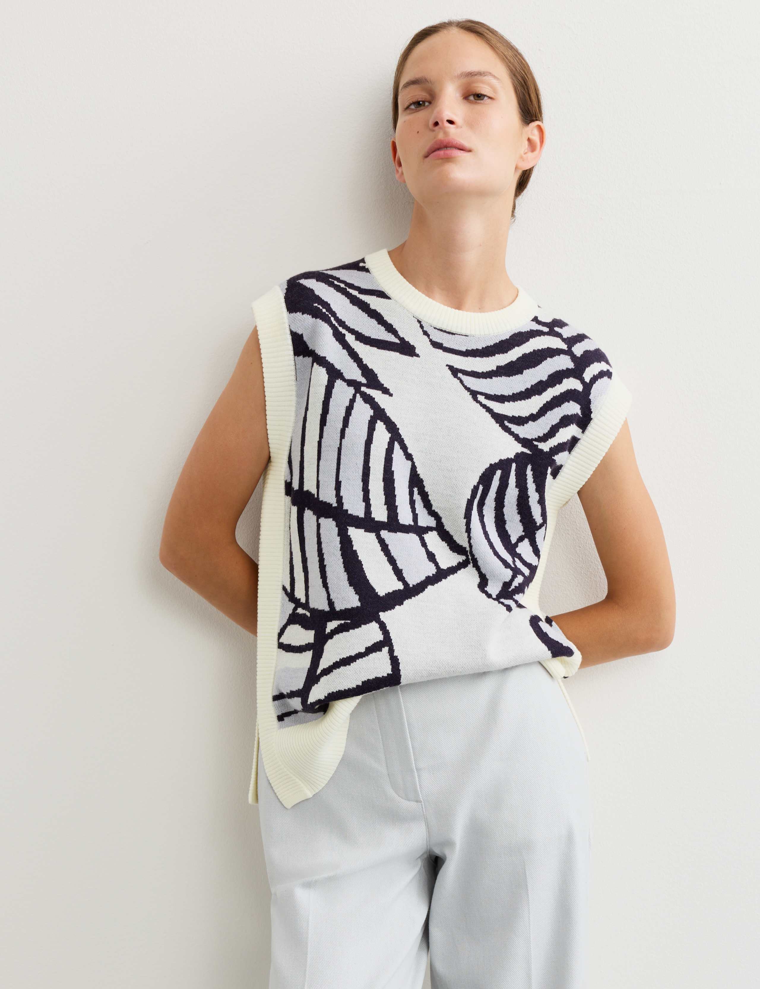 Merino Leaf Graphic Knitted Tank 5 of 8