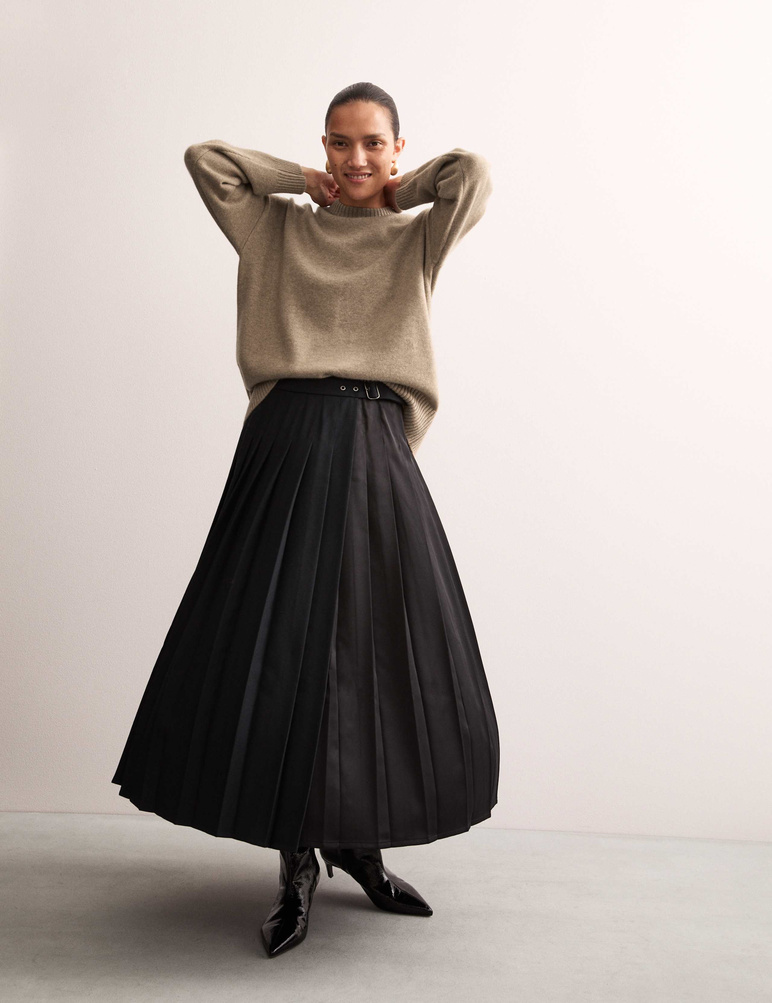 Pure Cashmere Crew Neck Relaxed Jumper 4 of 8