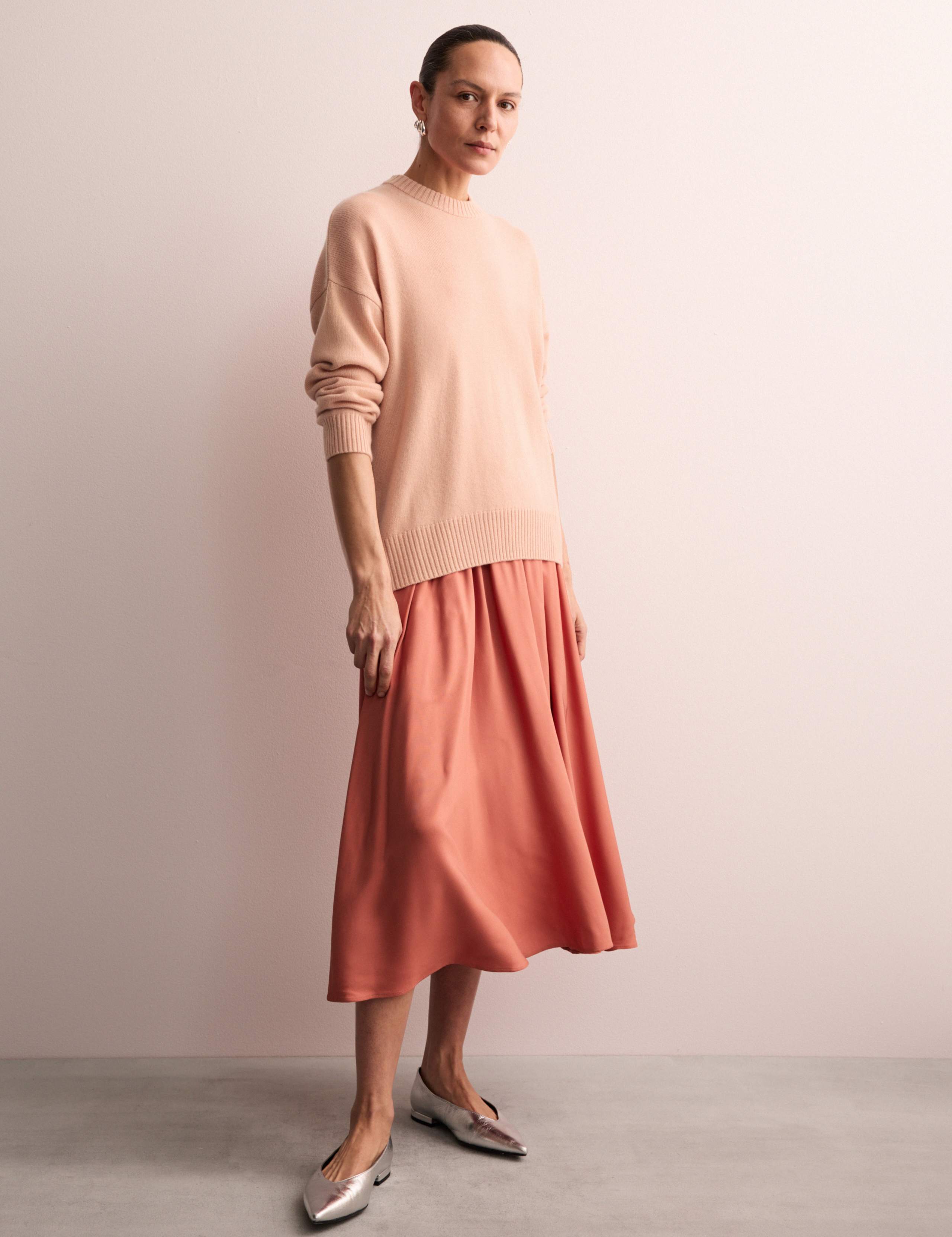 Pure Cashmere Crew Neck Relaxed Jumper 3 of 7