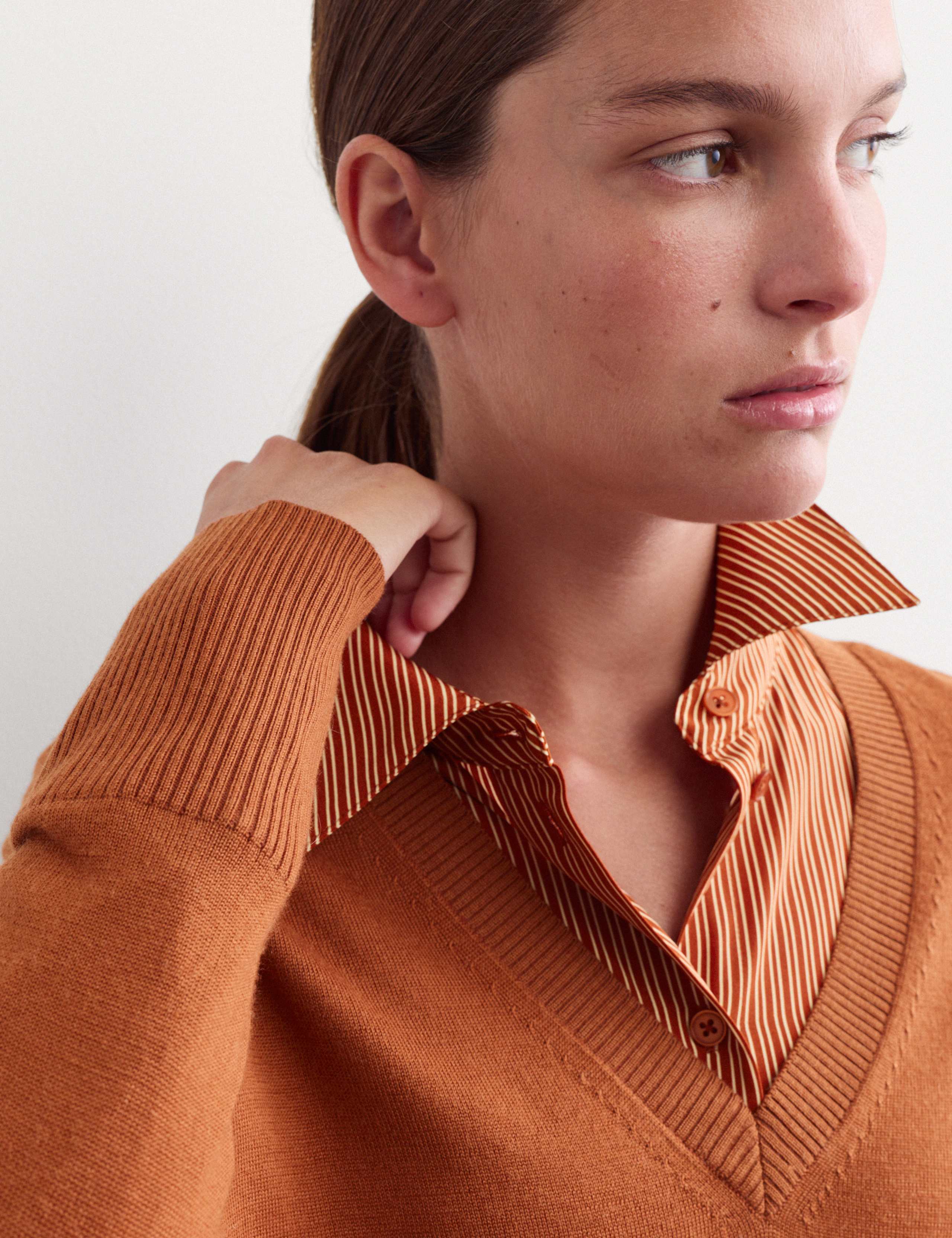 Merino Wool with Silk V-Neck Jumper 3 of 6