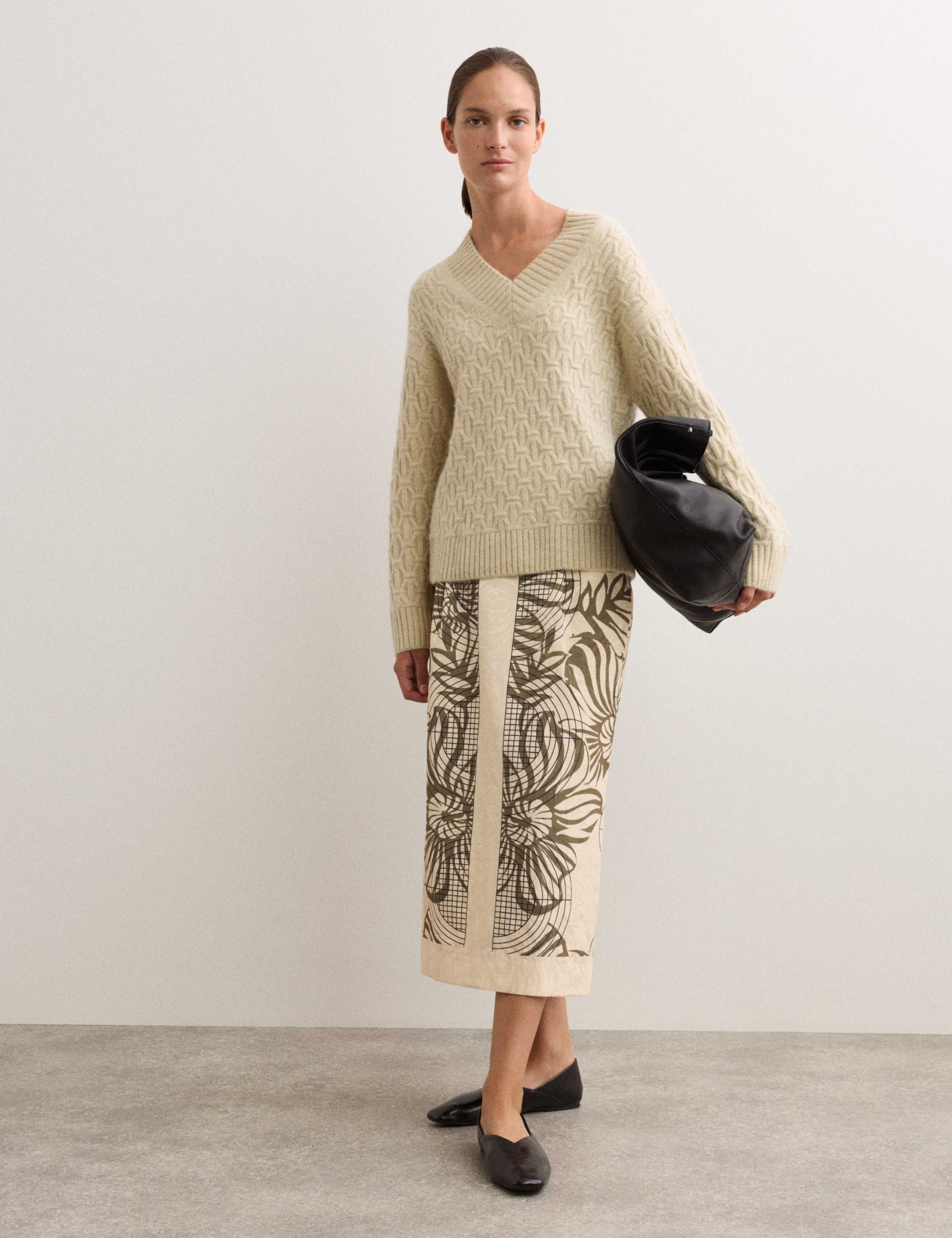Alpaca Cashmere Stitch V-Neck Jumper 3 of 8