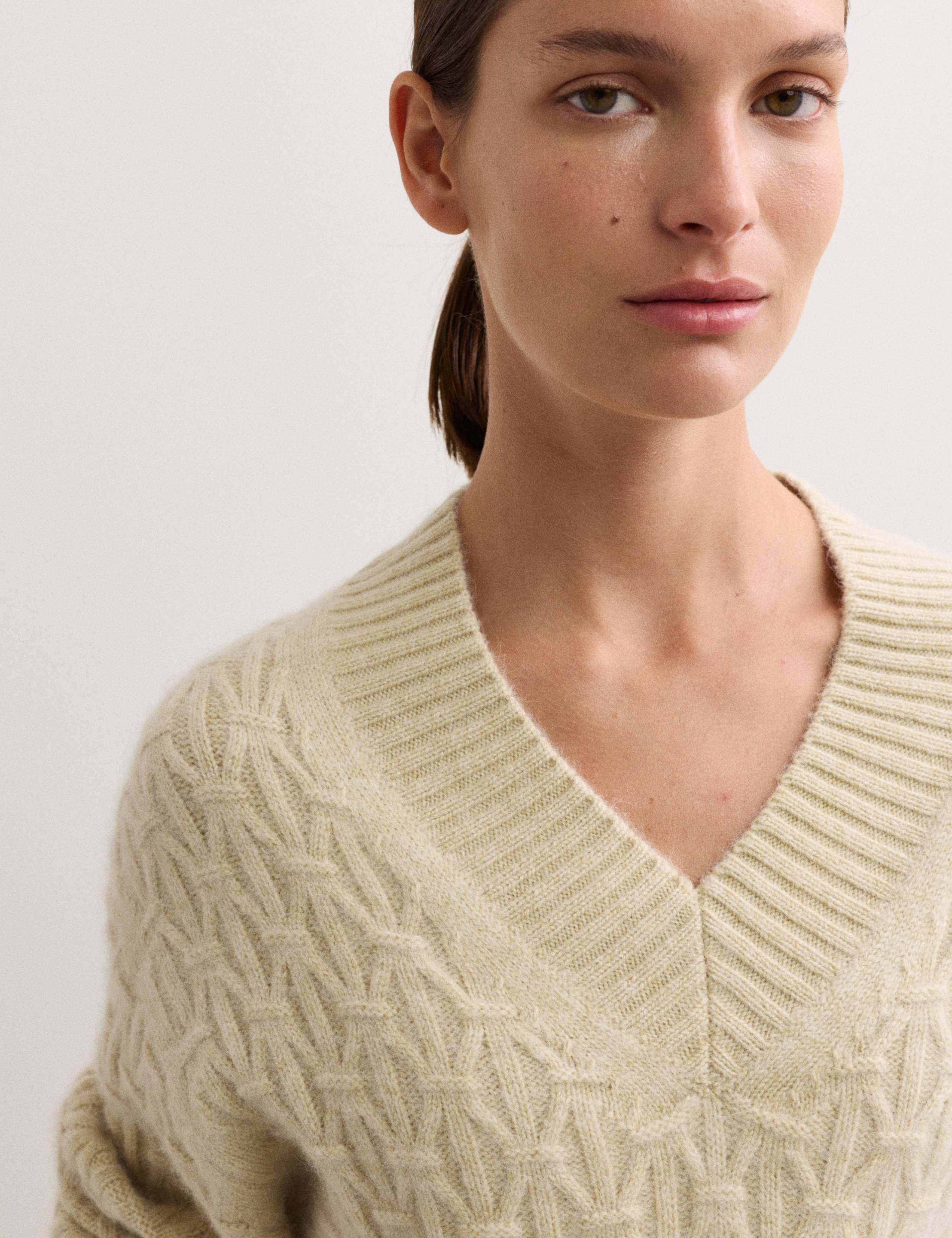 Alpaca Cashmere Stitch V-Neck Jumper 4 of 8