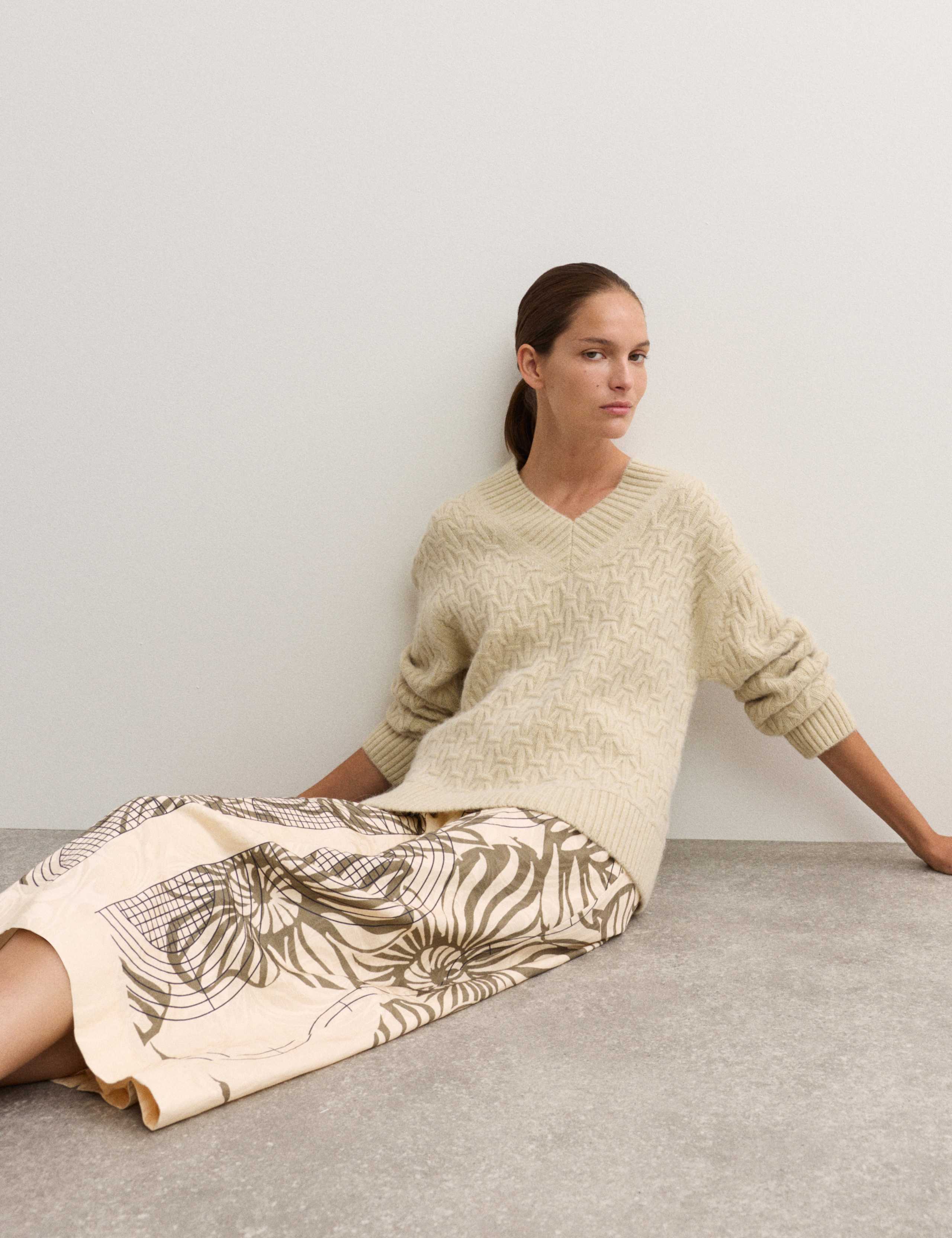 Alpaca Cashmere Stitch V-Neck Jumper 5 of 8