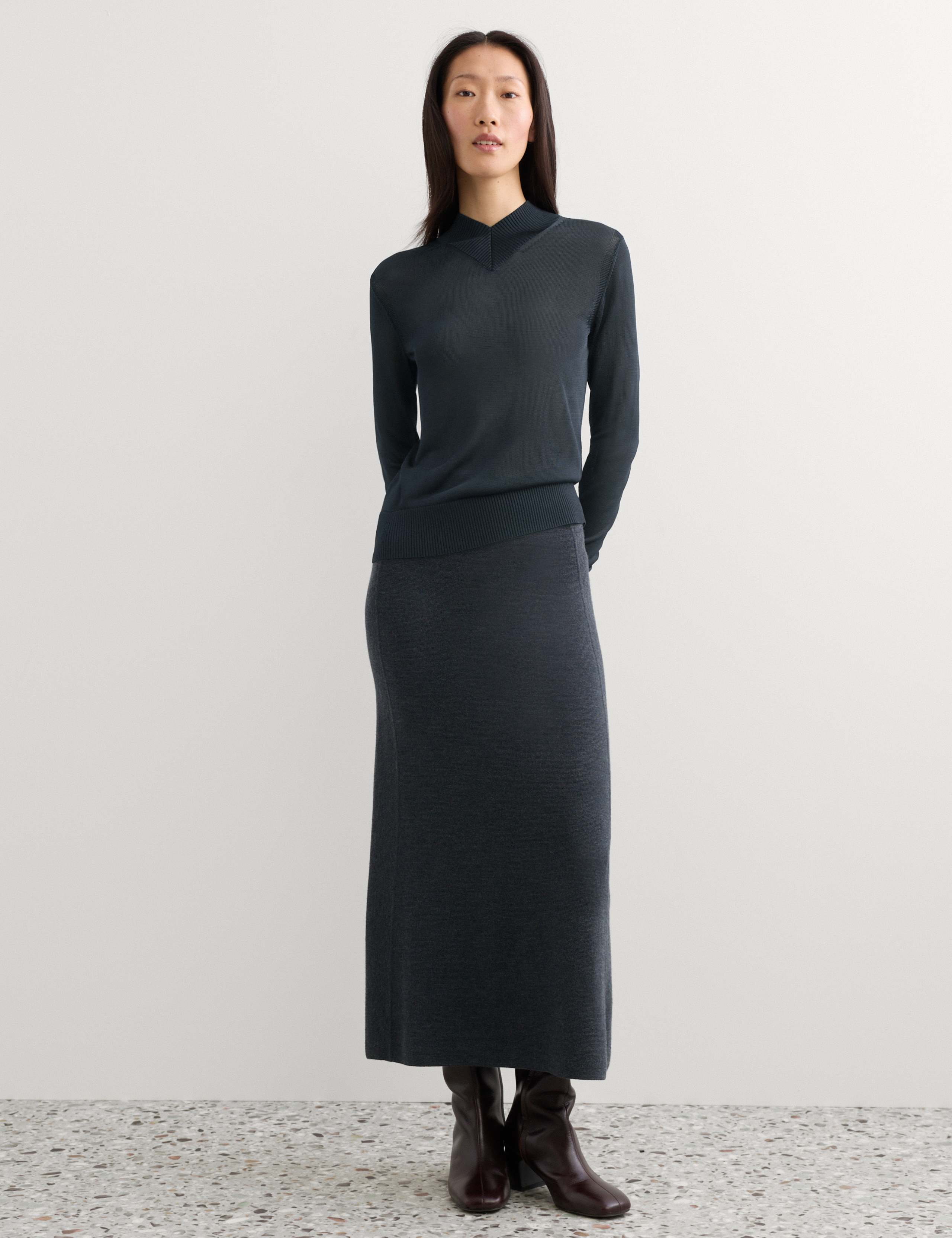 Ribbed High Shine V Neck Jumper 7 of 7