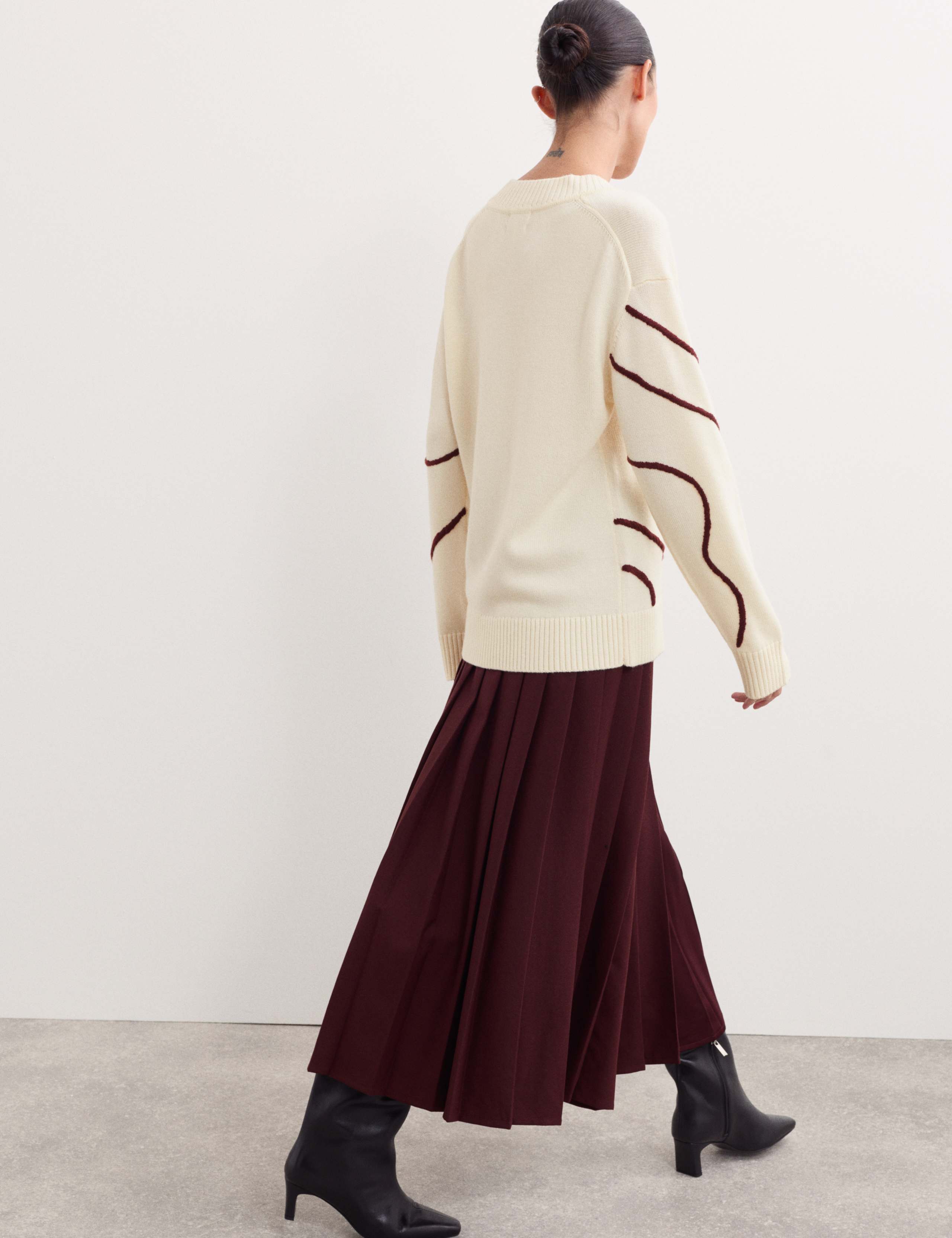 Merino Wool Embroidered Stripe V-Neck Jumper 7 of 7