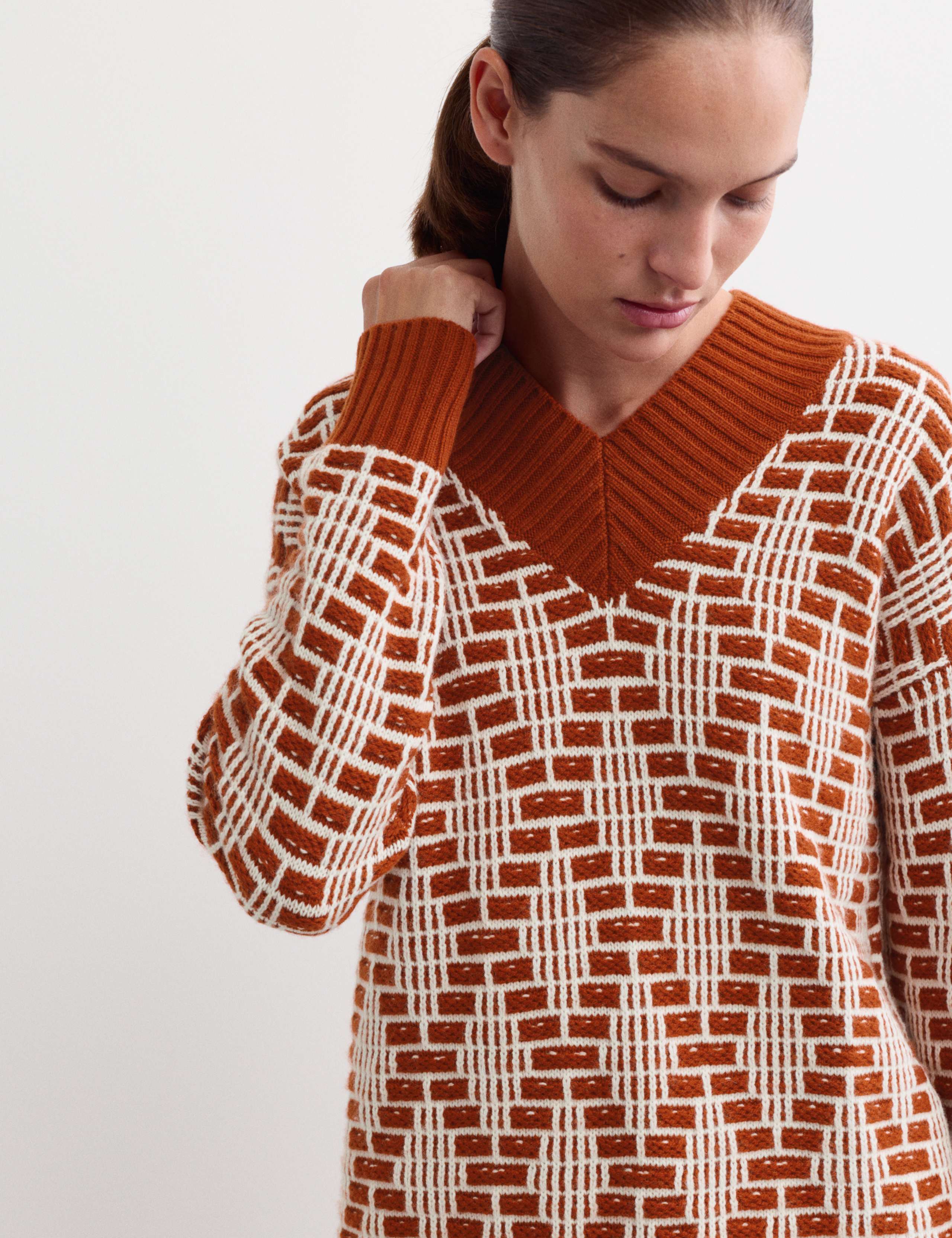 Merino Wool Rich Diamond Stitch V-Neck Jumper 3 of 6