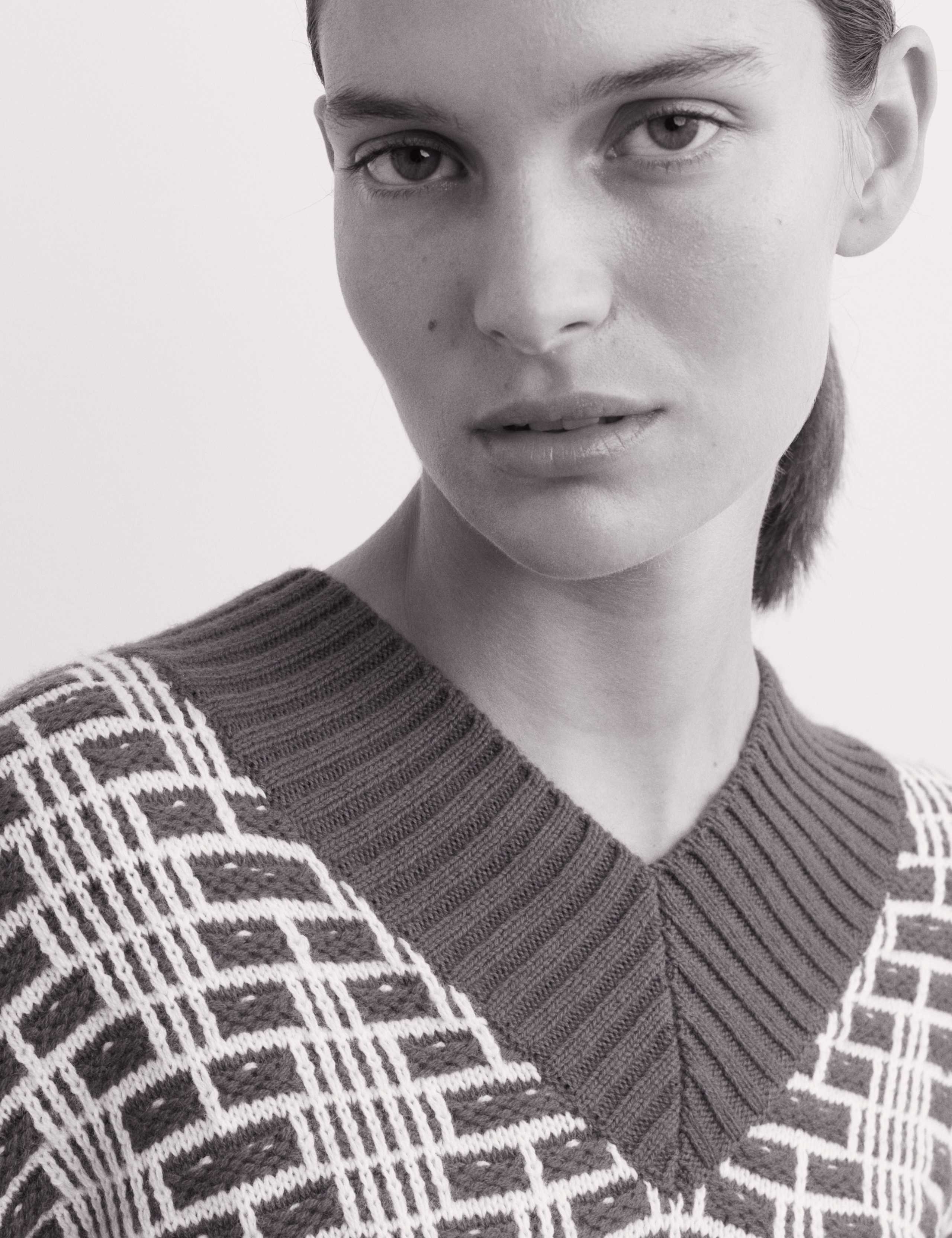 Merino Wool Rich Diamond Stitch V-Neck Jumper 4 of 6