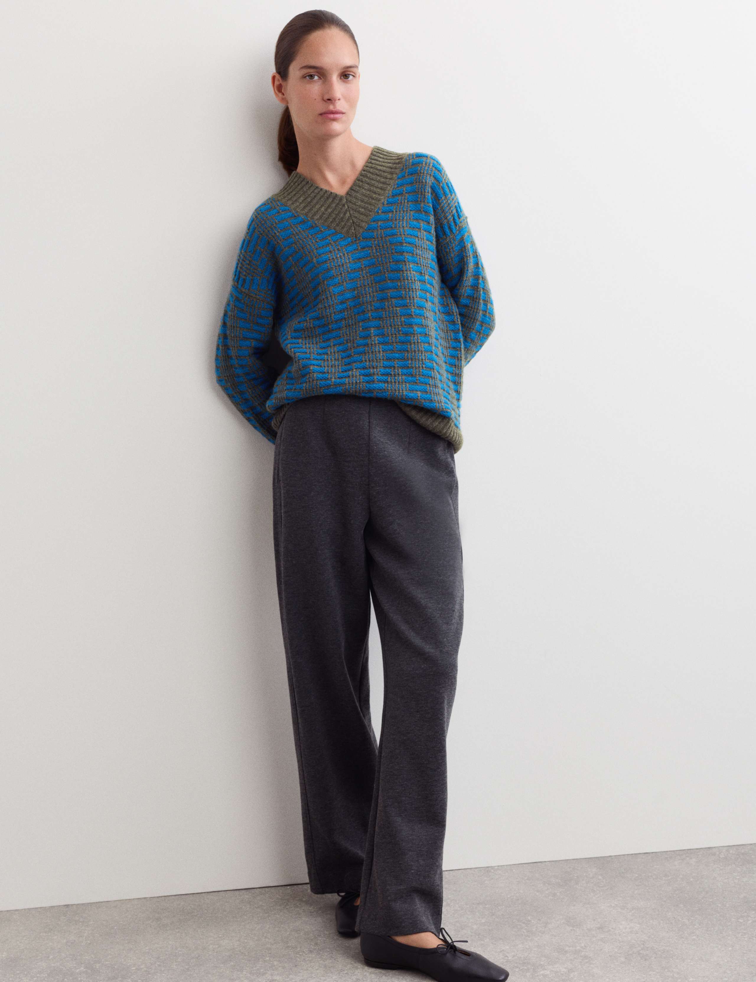 Merino Wool Rich Diamond Stitch V-Neck Jumper 3 of 6