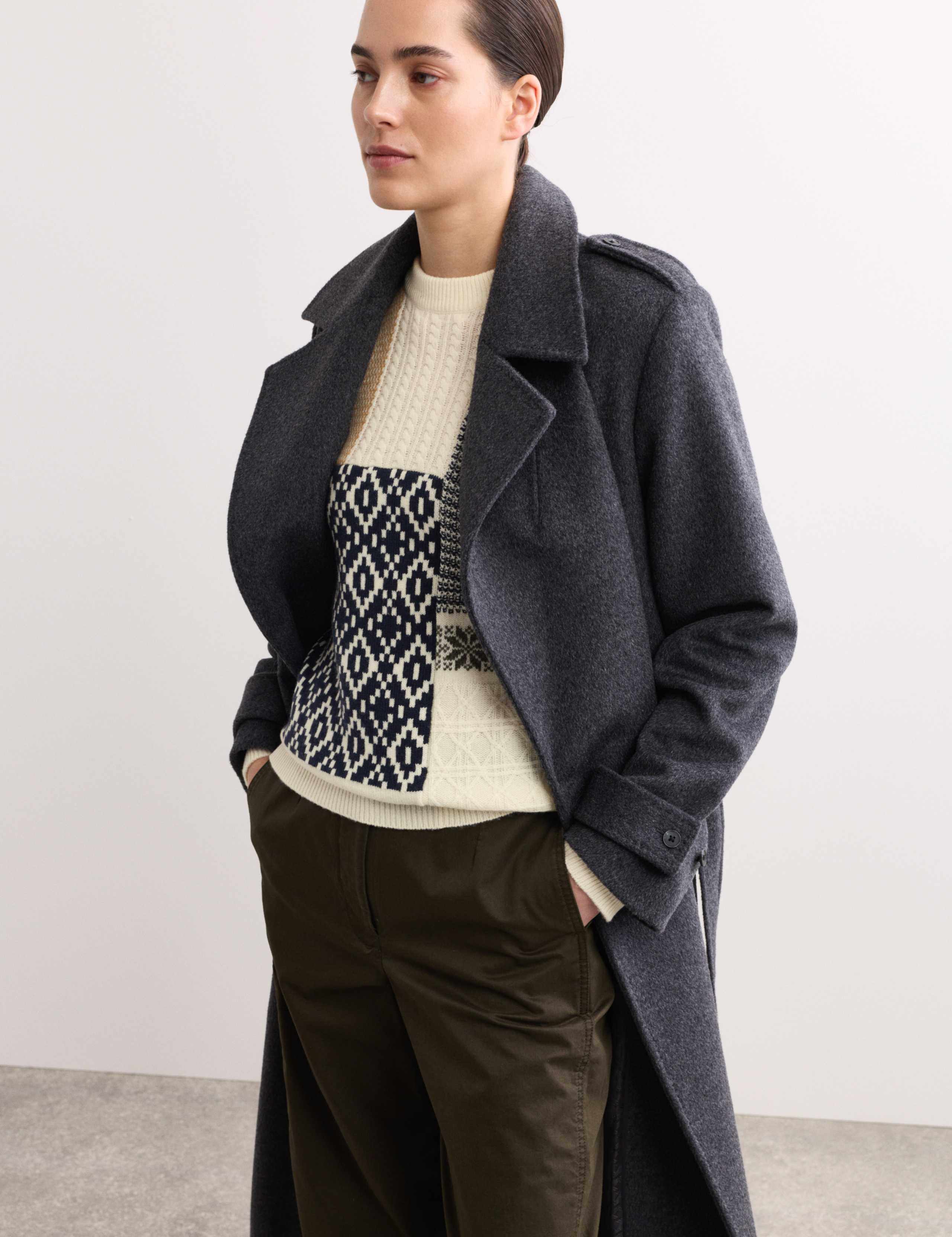 Merino Wool Rich Cable Knit Jumper with Cashmere 4 of 6