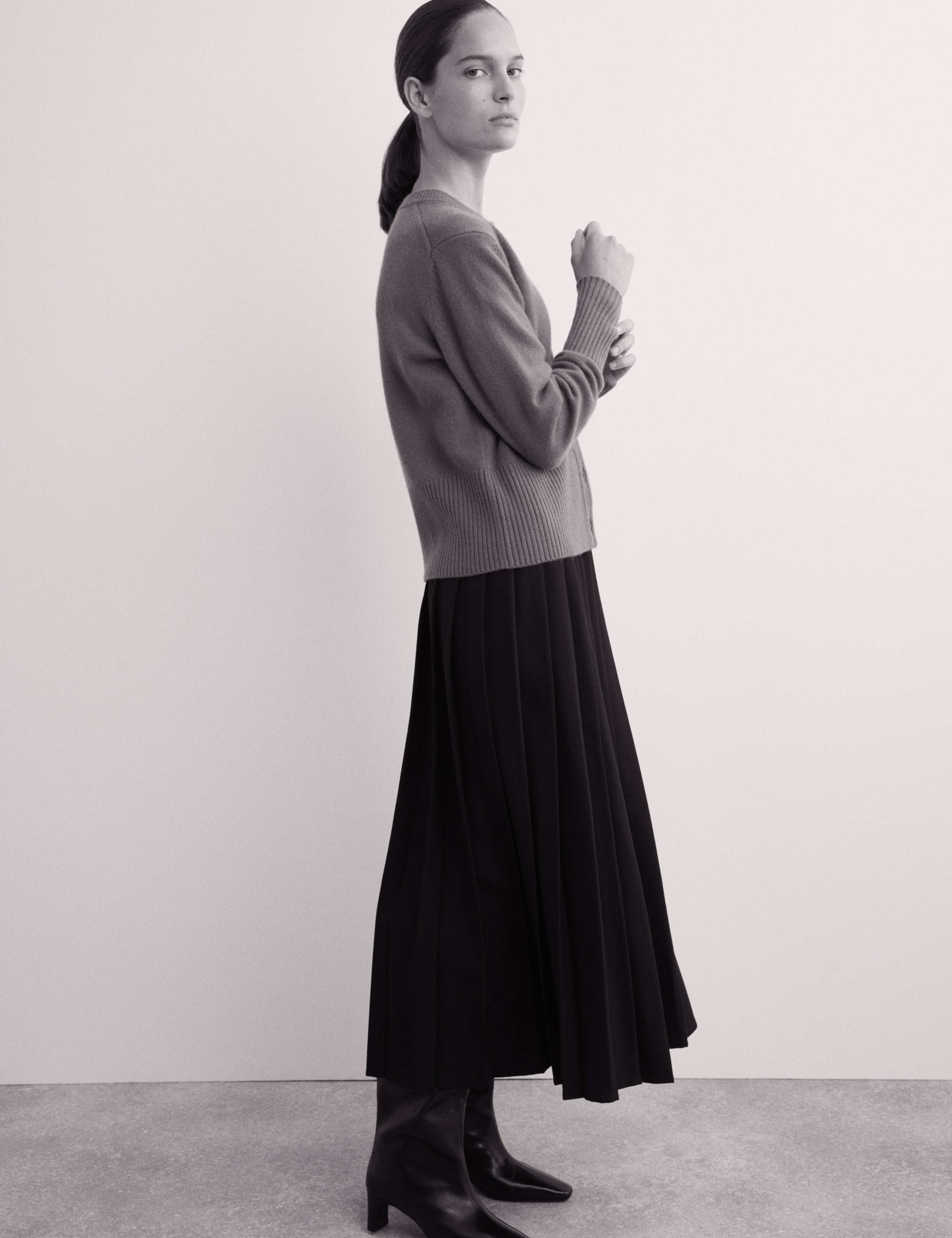 Pure Cashmere Round Neck Relaxed Cardigan 5 of 6