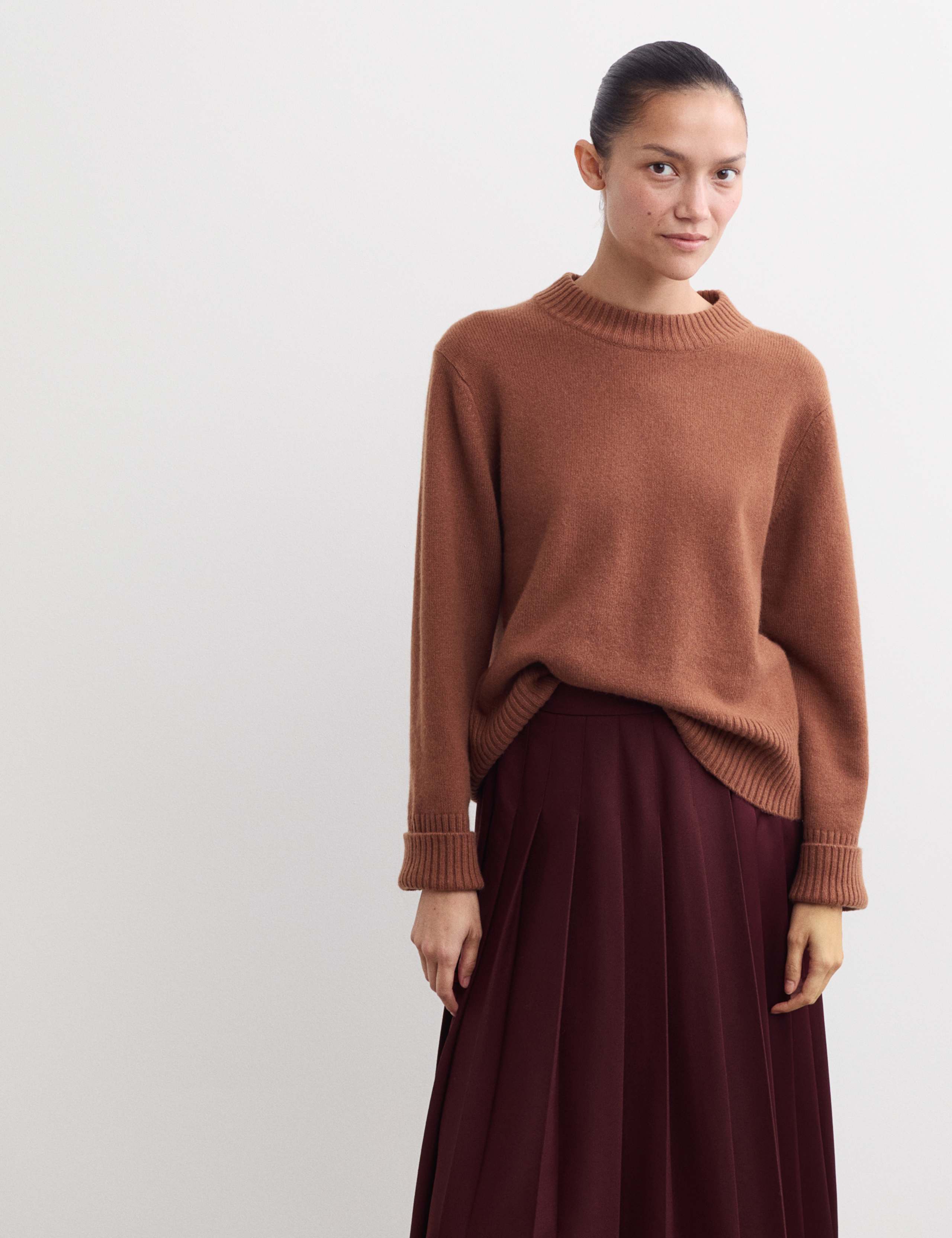 Pure Cashmere Crew Neck Relaxed Jumper 3 of 7