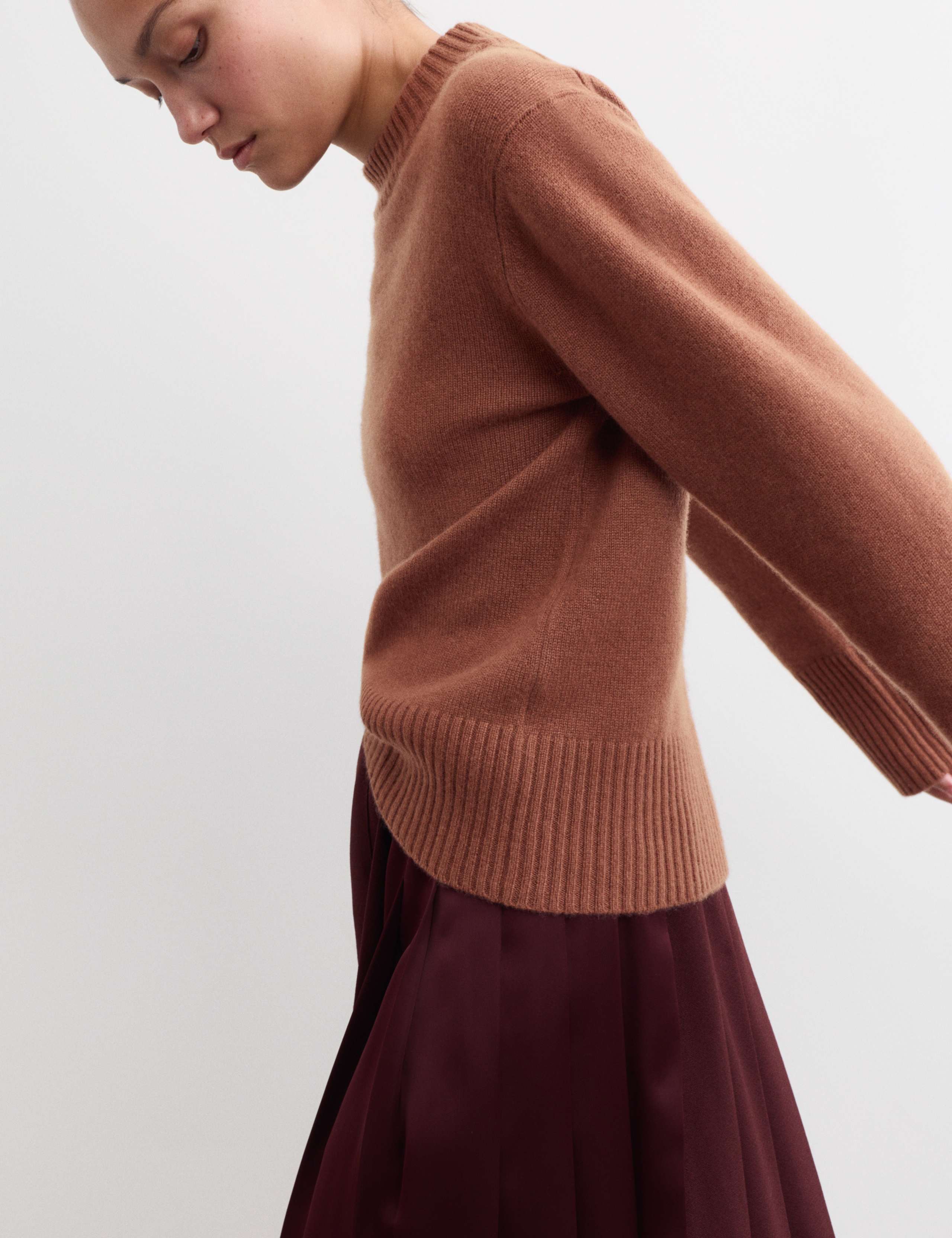 Pure Cashmere Crew Neck Relaxed Jumper 6 of 7