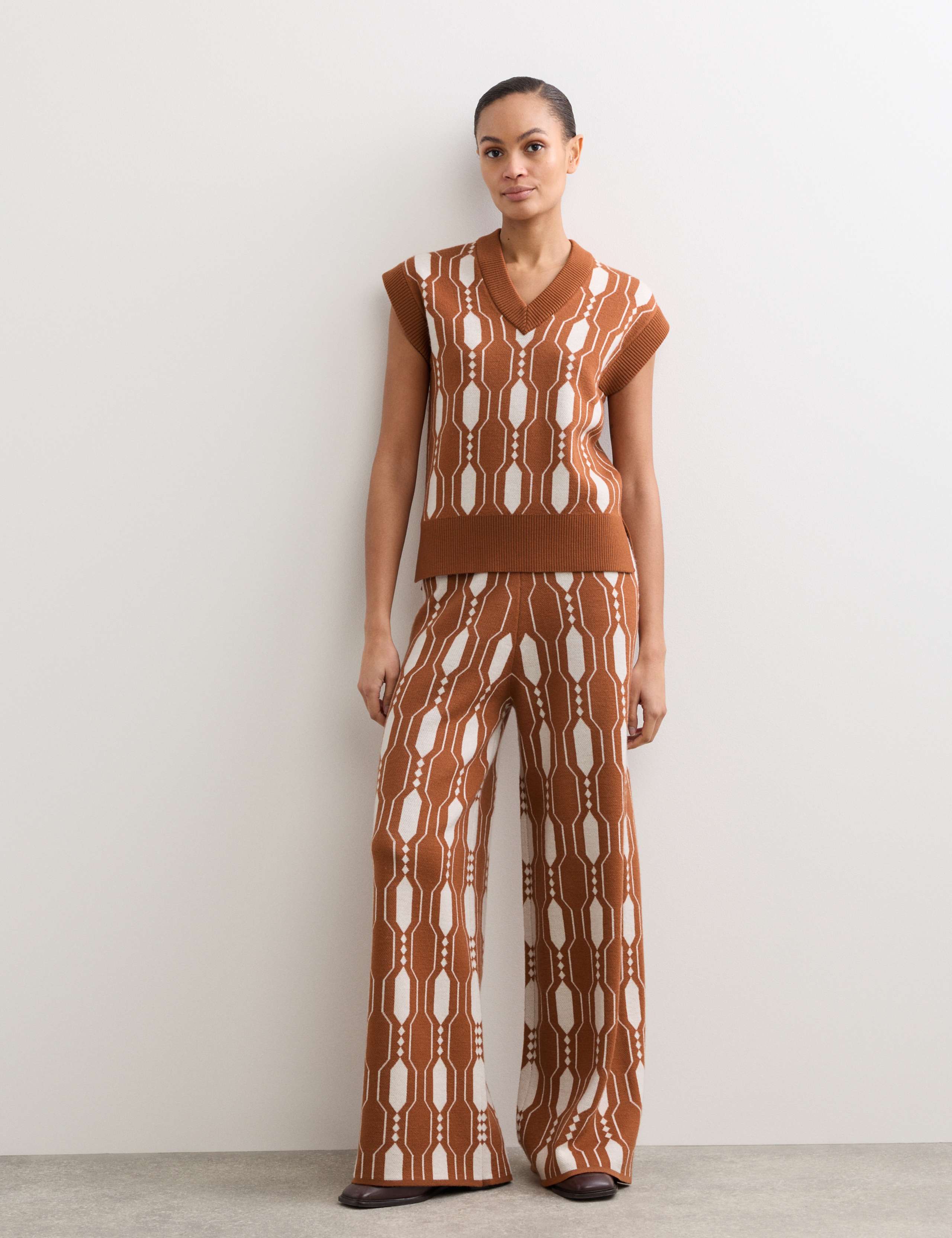 Pure Merino Wool Geometric V-Neck Tabard 7 of 7