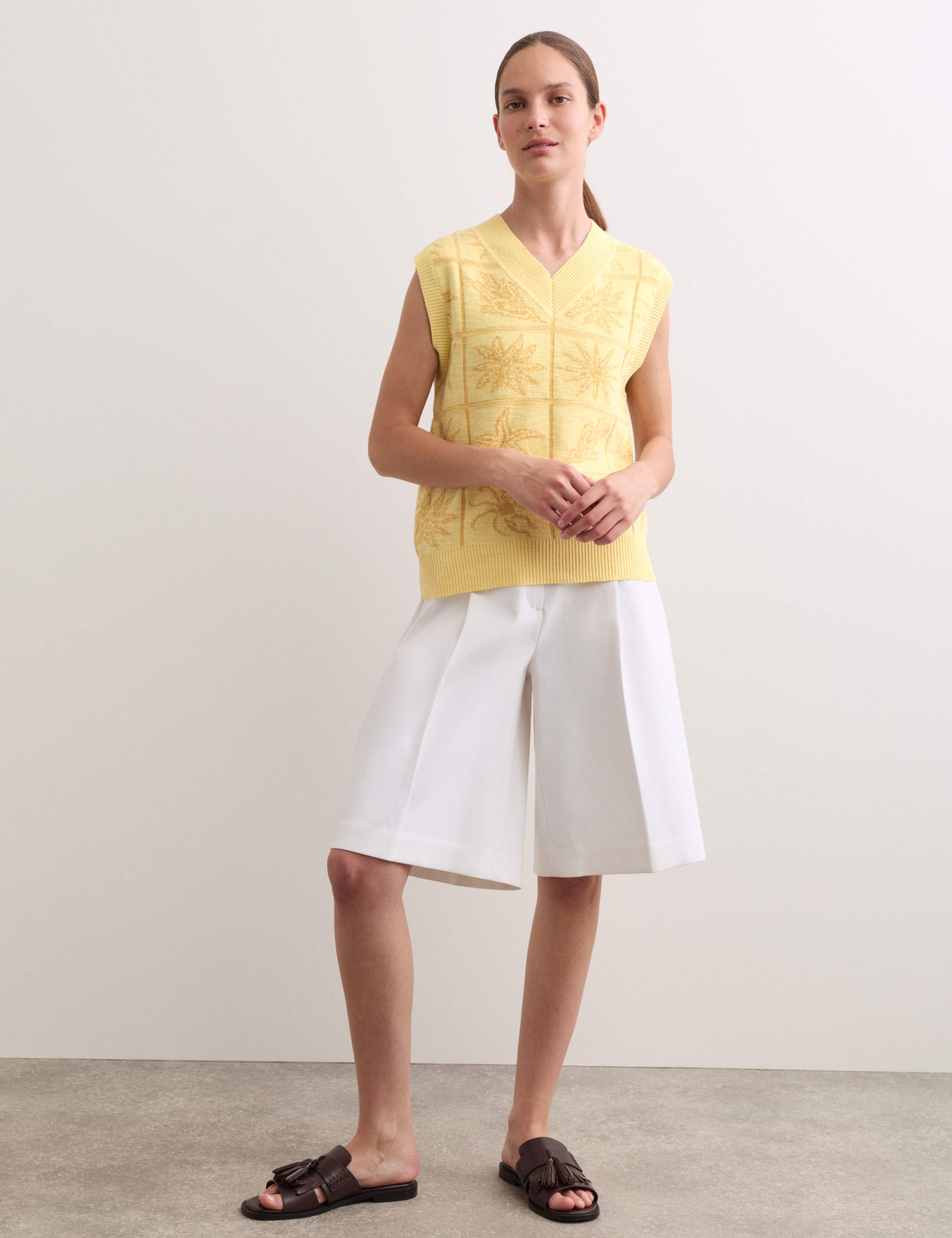 Linen Rich V-Neck Stitch Detail Knitted Vest 3 of 7