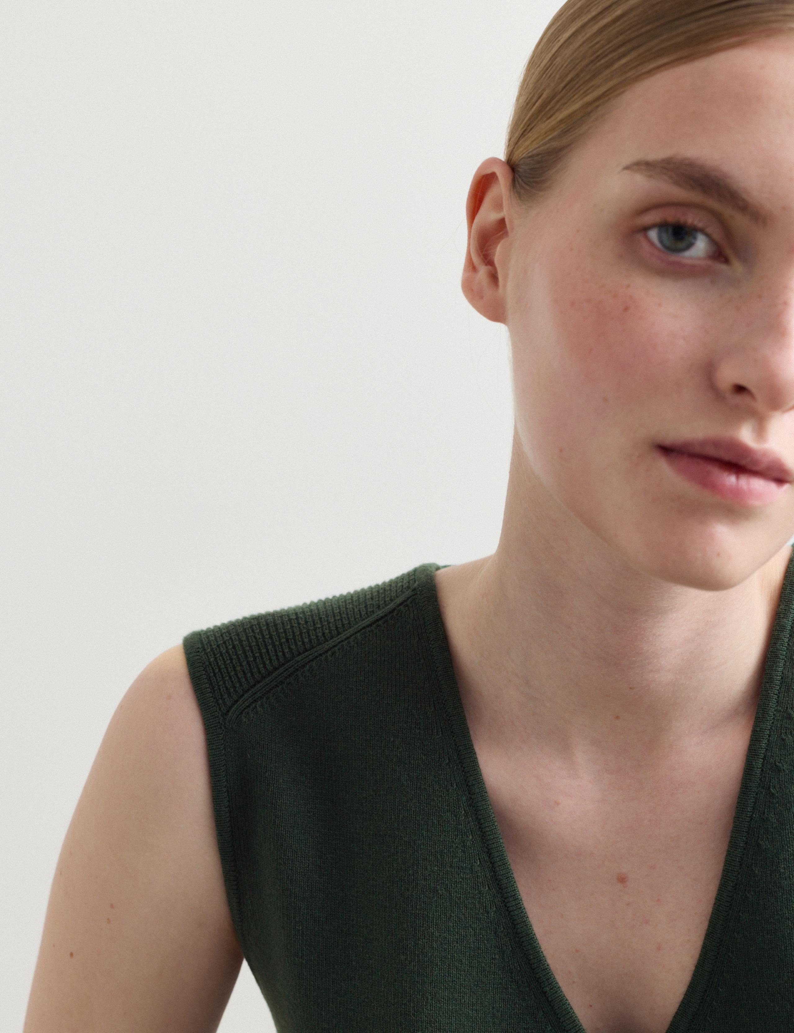 V-Neck Stitch Detail Midi Knitted Dress 5 of 7