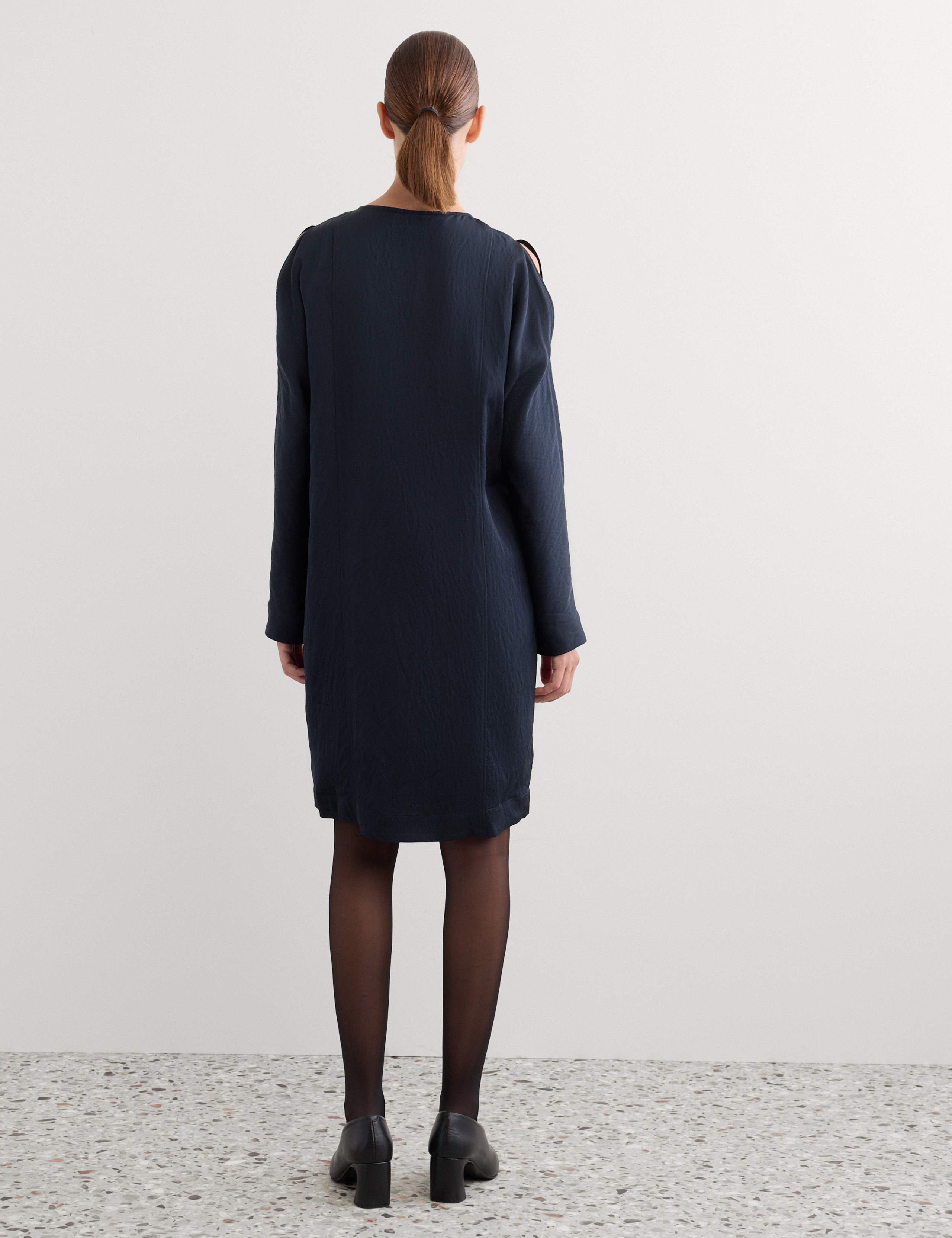 Exposed Shoulder Knee Length Shift Dress 6 of 7