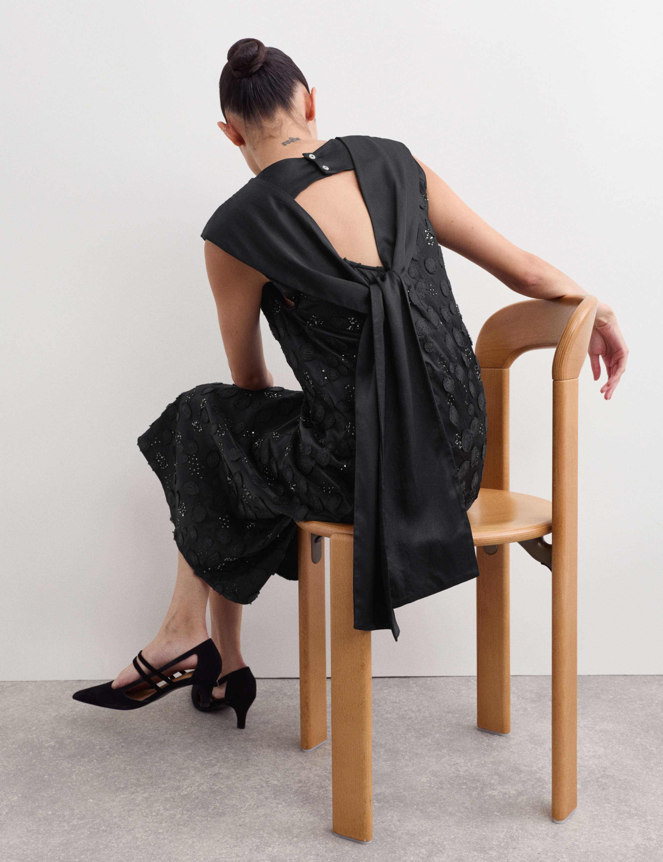 Embellished Tie Detail Midi Column Dress 5 of 7