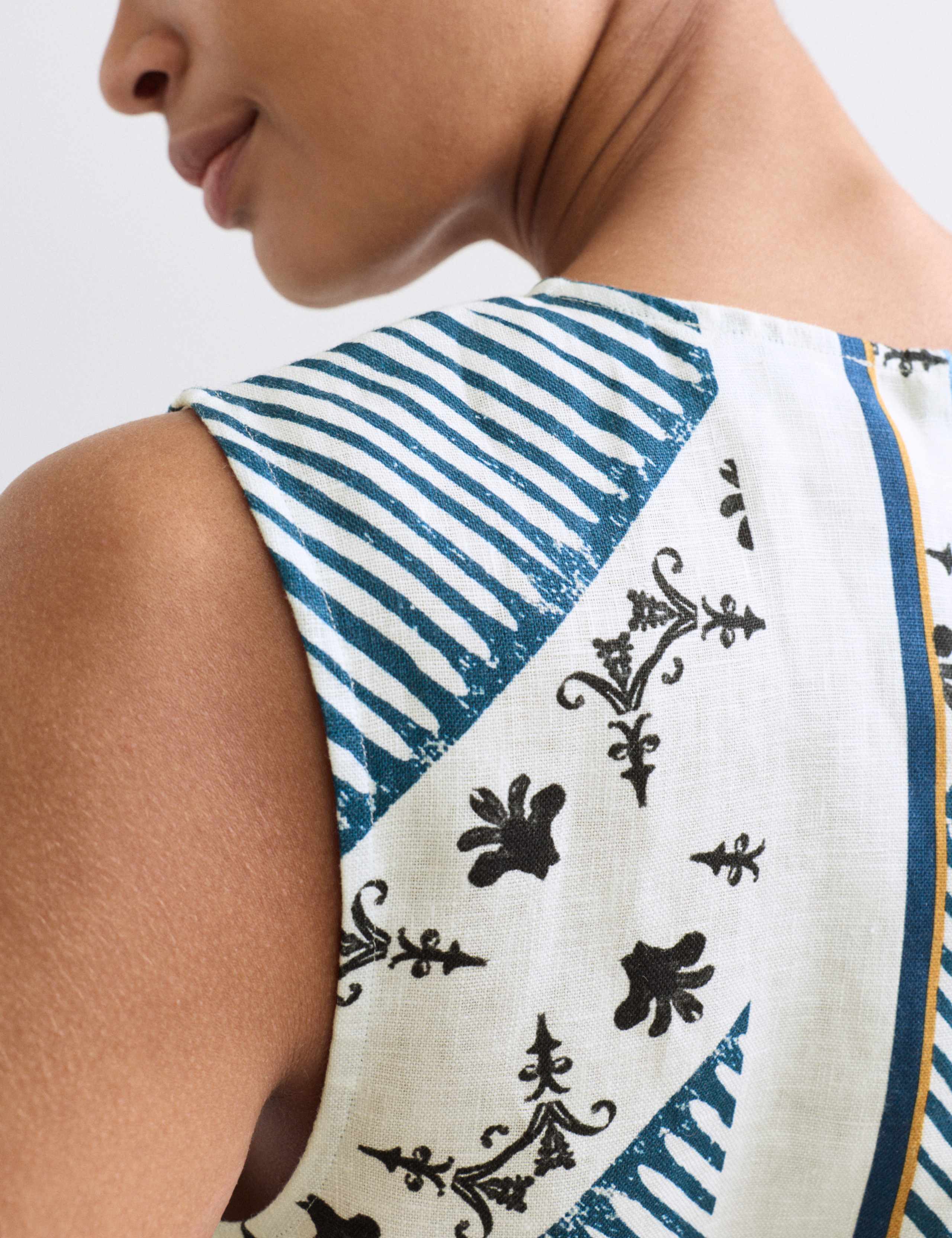 Pure Linen Printed Knee Length Shift Dress 3 of 7